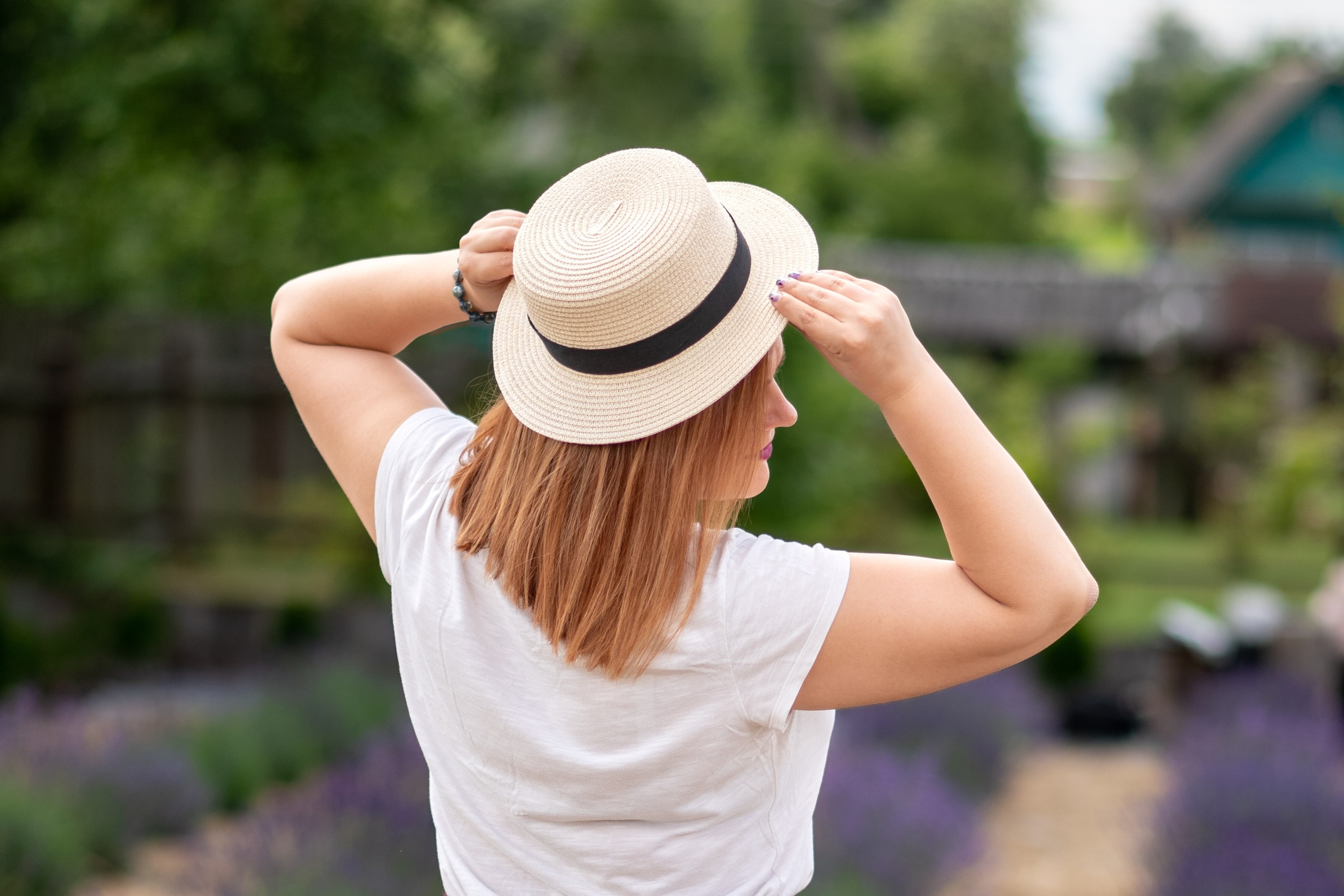 Катя и Оксана в лаванде. Профессиональный интерьерный и репортажный фотограф Минск и РБ. Максим Орлов