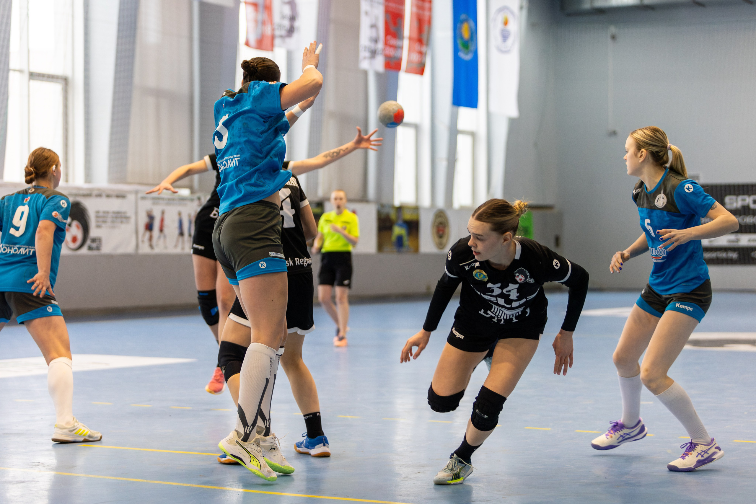 Гандбол. Лучшие кадры. БНТУ — Витебчанка. Профессиональный интерьерный и репортажный фотограф Минск и РБ. Максим Орлов