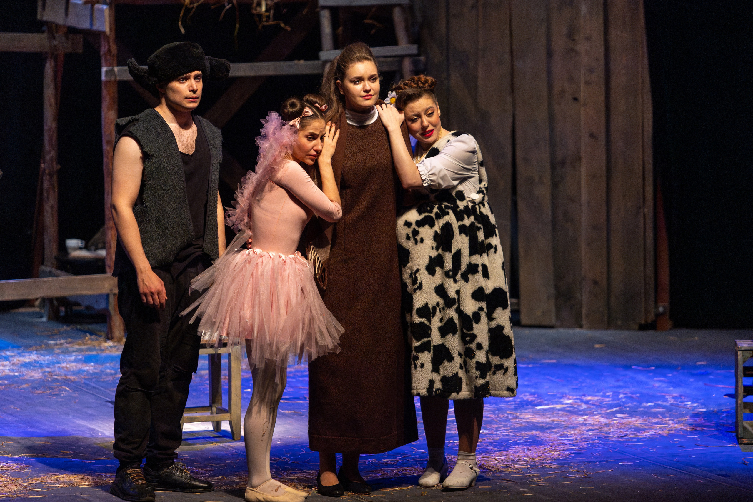 Театр белорусской армии «Очень простая история». Профессиональный интерьерный и репортажный фотограф Минск и РБ. Максим Орлов