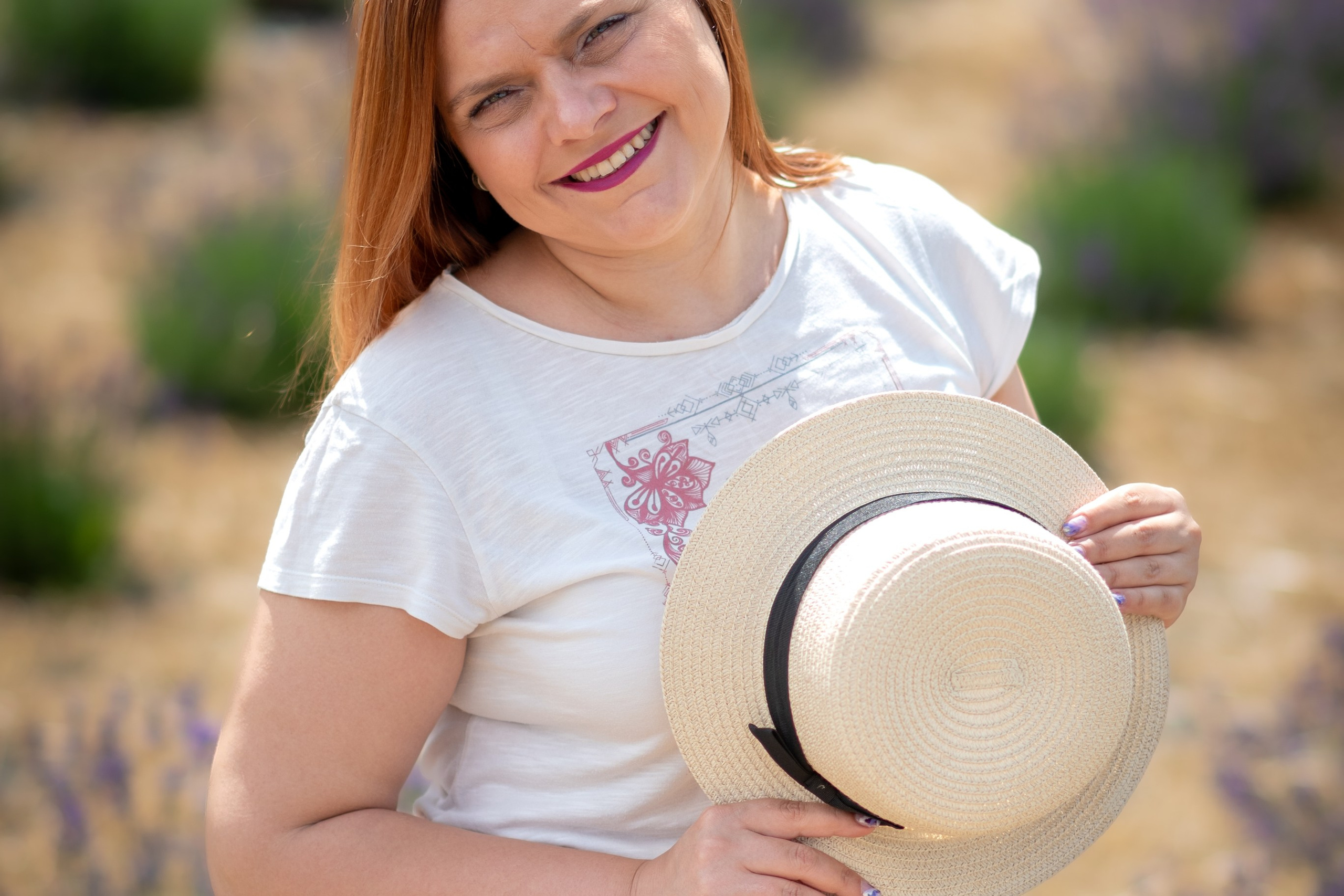 Катя и Оксана в лаванде. Профессиональный интерьерный и репортажный фотограф Минск и РБ. Максим Орлов