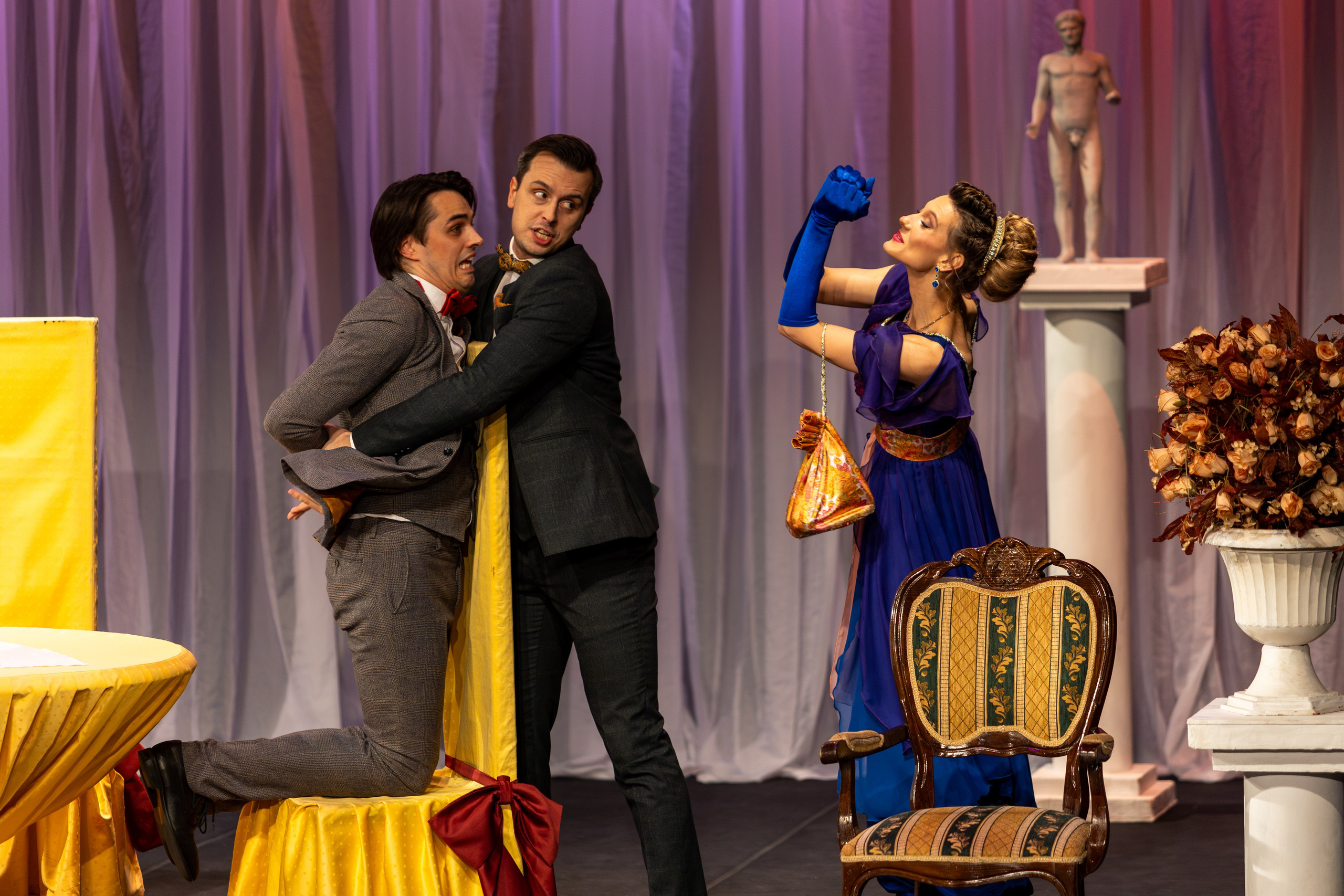 Новый театр «Как важно быть серьезным». Профессиональный интерьерный и репортажный фотограф Минск и РБ. Максим Орлов