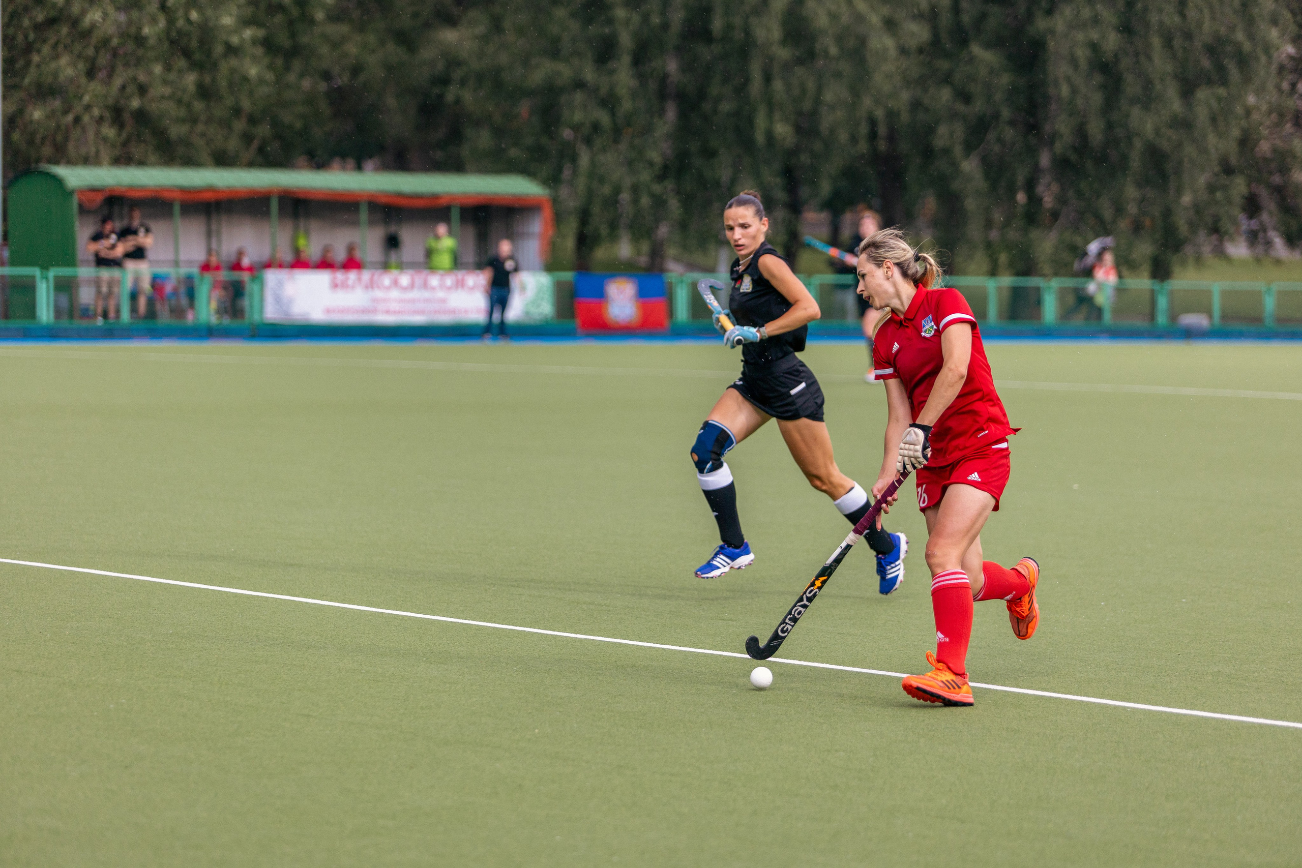 Хоккей на траве. Девушки. ХК Минск — ХК Виктория (Смолевичи) 10.06.2024. Профессиональный интерьерный и репортажный фотограф Минск и РБ. Максим Орлов