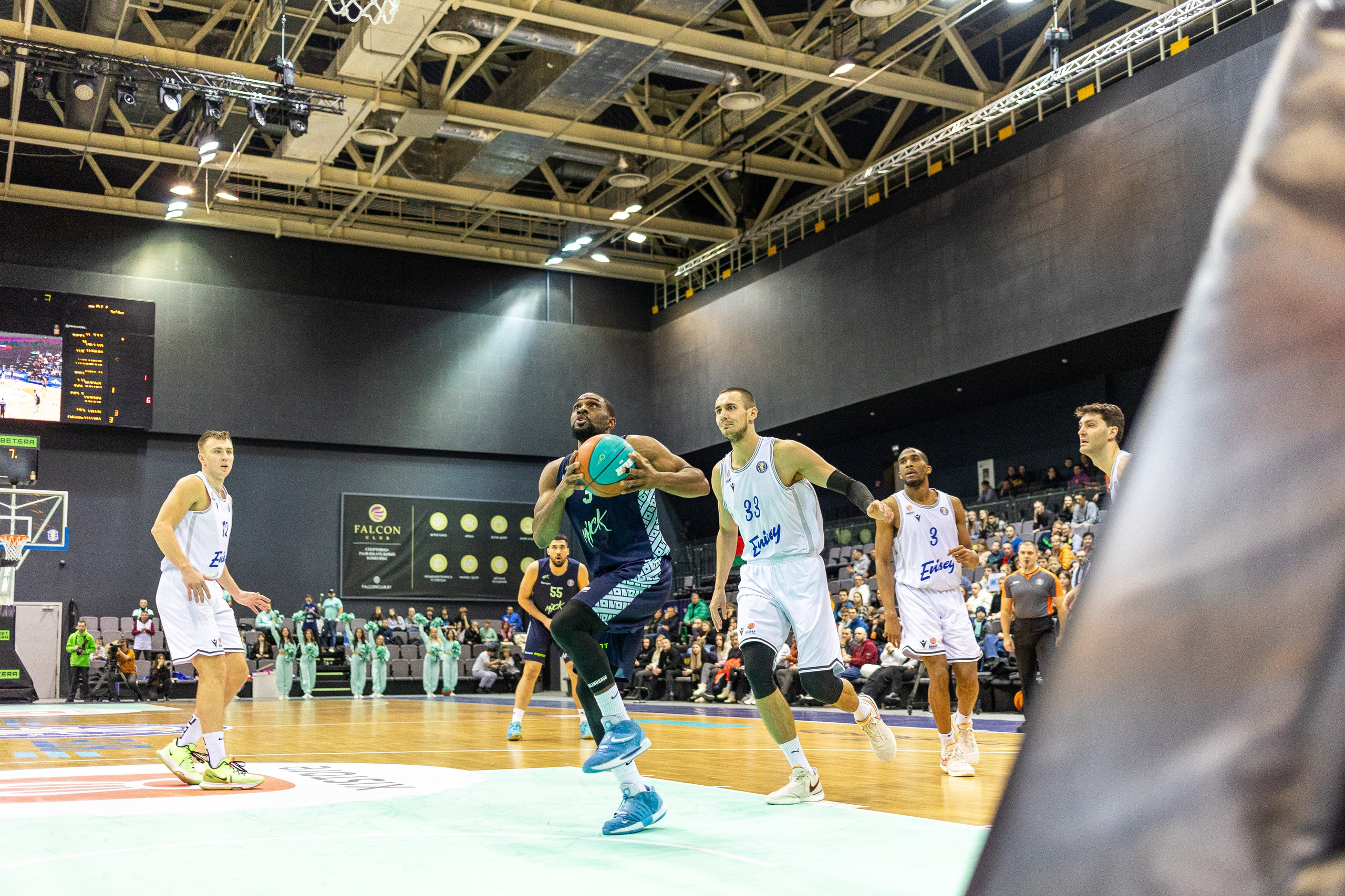 Баскетбол. Лучшие кадры. Минск — Енисей. 11.12.2023. Профессиональный интерьерный и репортажный фотограф Минск и РБ. Максим Орлов