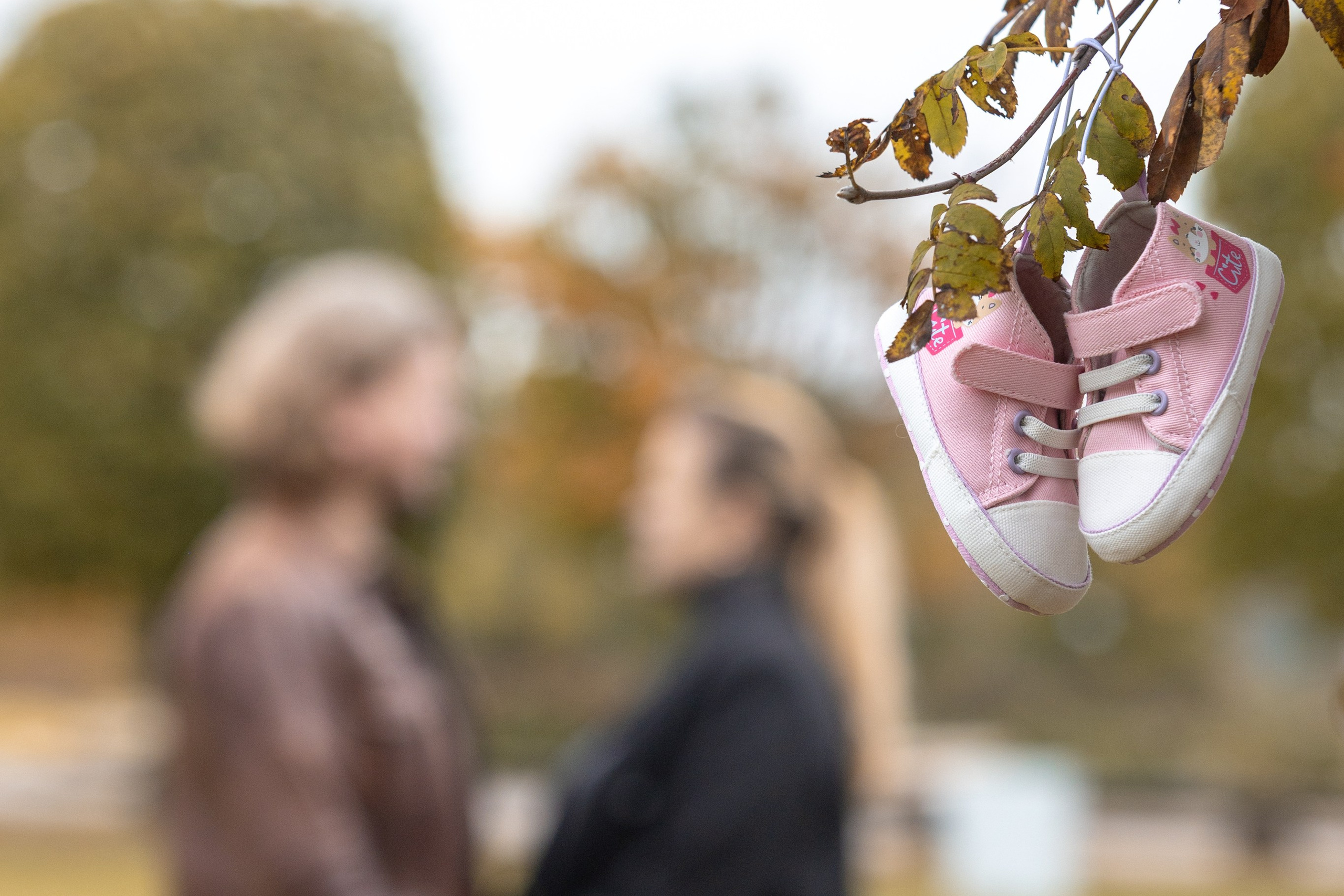 Олег и Марина. В ожидании. Фотосъемка в парке. Профессиональный интерьерный и репортажный фотограф Минск и РБ. Максим Орлов