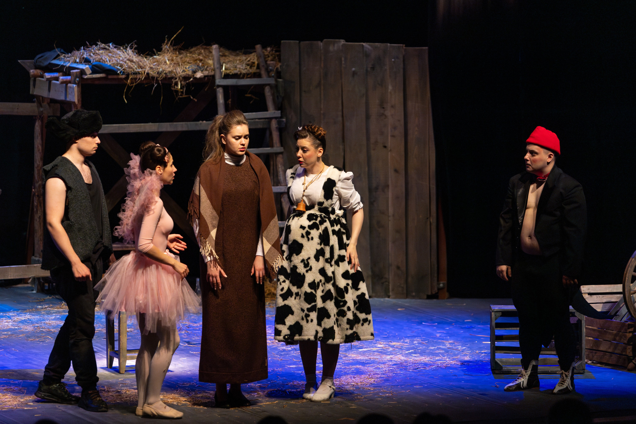 Театр белорусской армии «Очень простая история». Профессиональный интерьерный и репортажный фотограф Минск и РБ. Максим Орлов