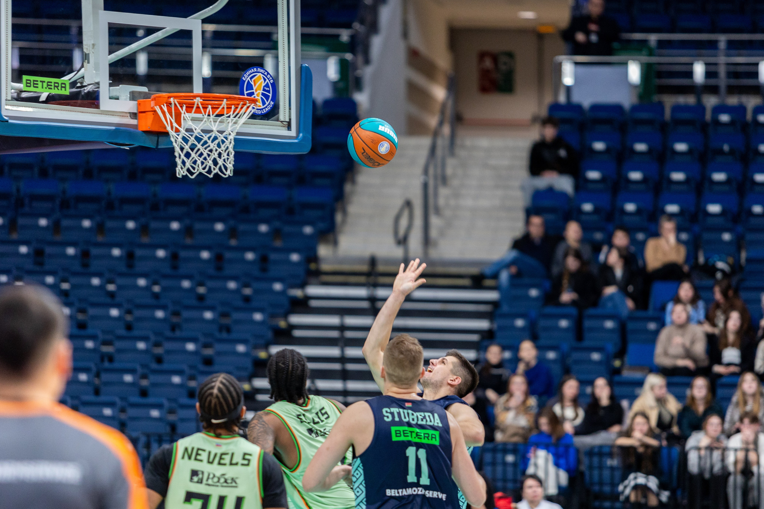 Баскетбол. Лучшие кадры. Минск — Уралмаш 13.02.2024. Профессиональный интерьерный и репортажный фотограф Минск и РБ. Максим Орлов