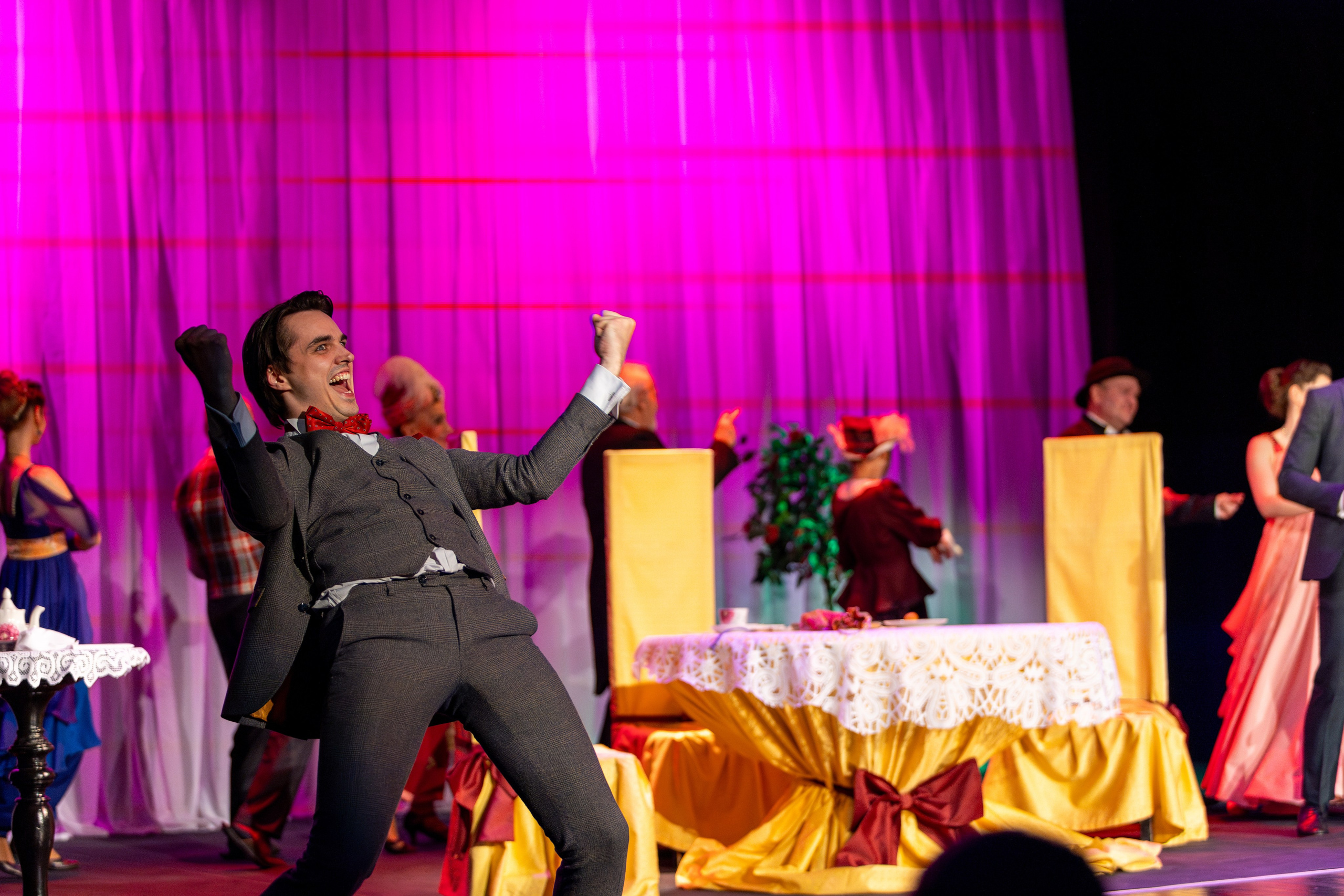 Новый театр «Как важно быть серьезным». Профессиональный интерьерный и репортажный фотограф Минск и РБ. Максим Орлов