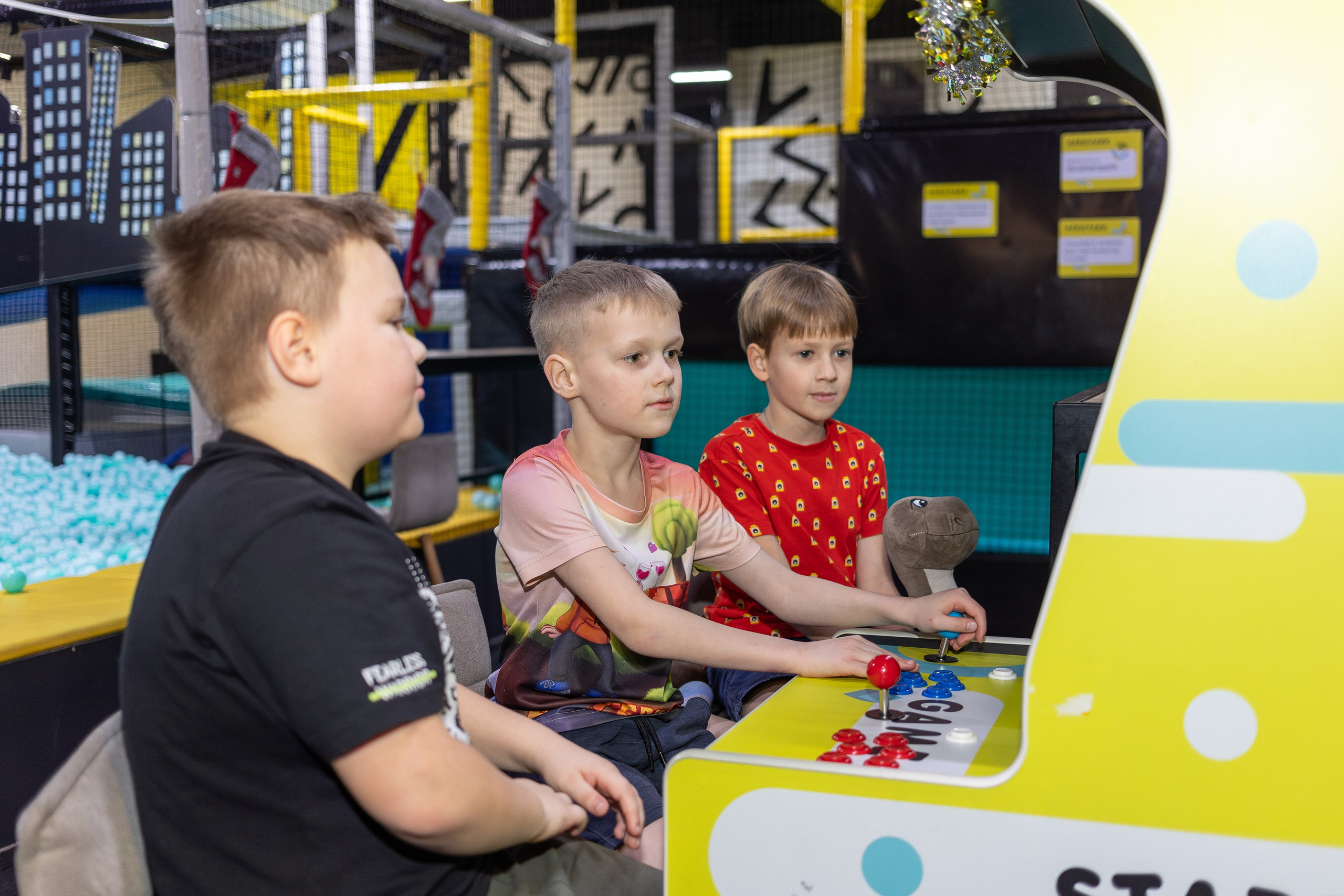 ДР Влада (батутная арена). Профессиональный интерьерный и репортажный фотограф Минск и РБ. Максим Орлов