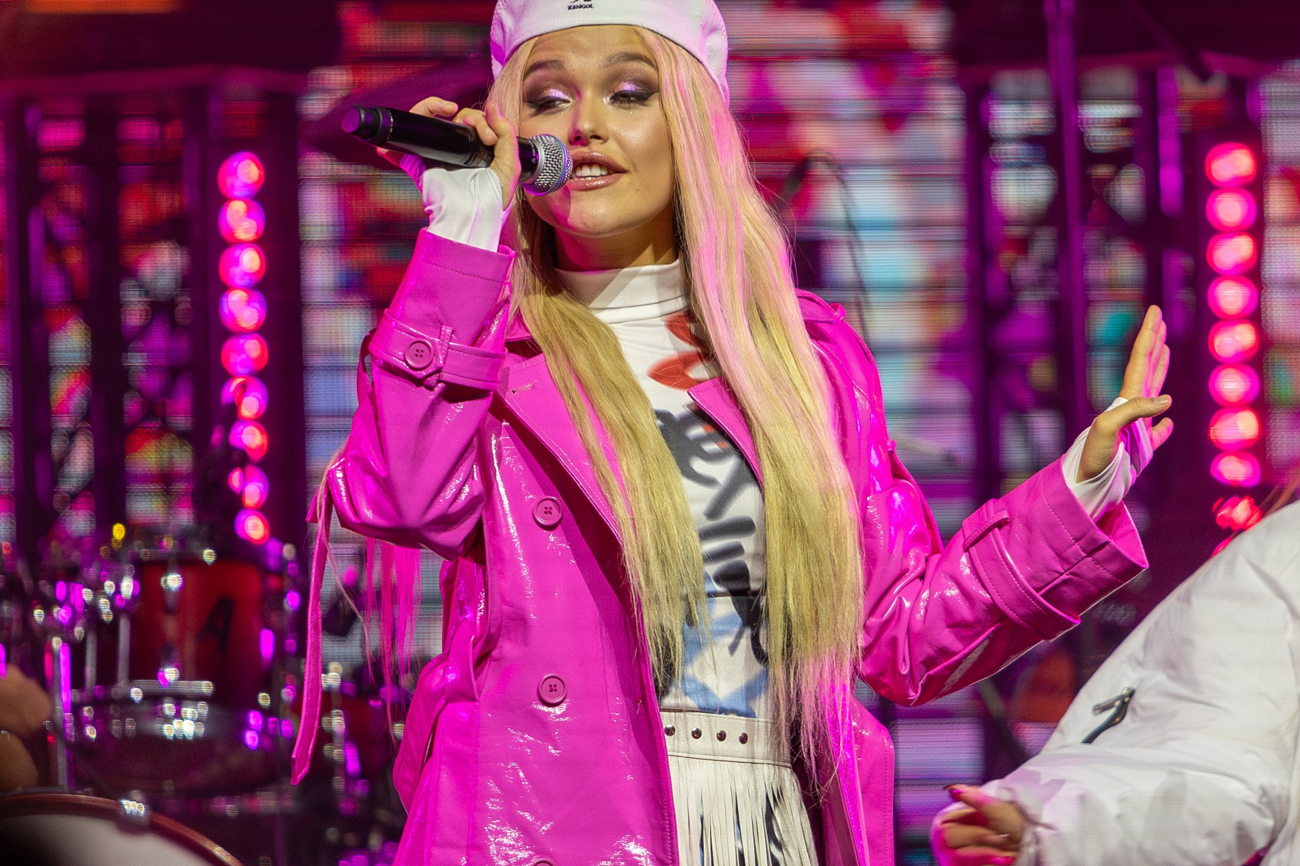 Концерт Насти Кравченко. Профессиональный интерьерный и репортажный фотограф Минск и РБ. Максим Орлов