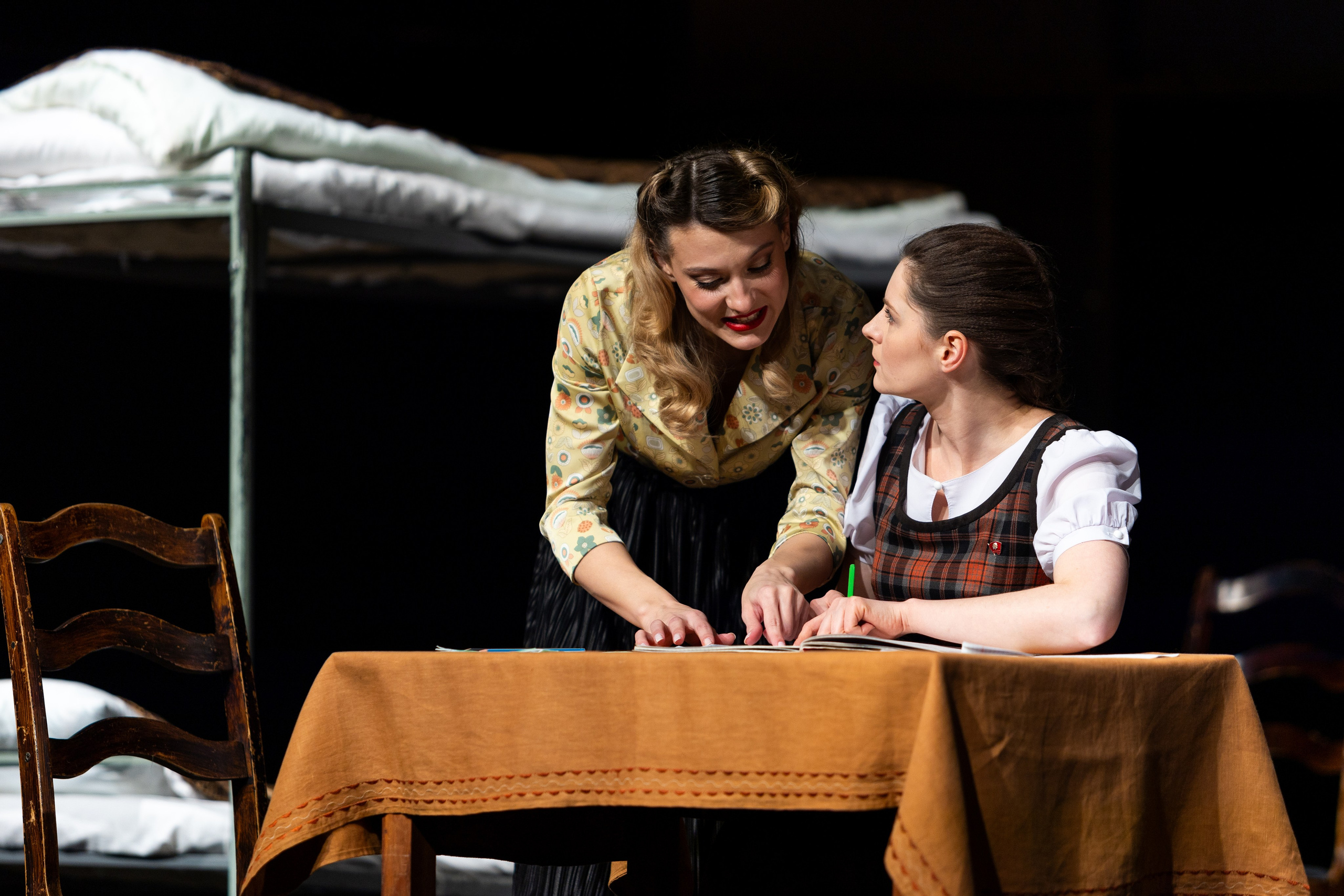 Новый театр «Фабричная девчонка». Профессиональный интерьерный и репортажный фотограф Минск и РБ. Максим Орлов