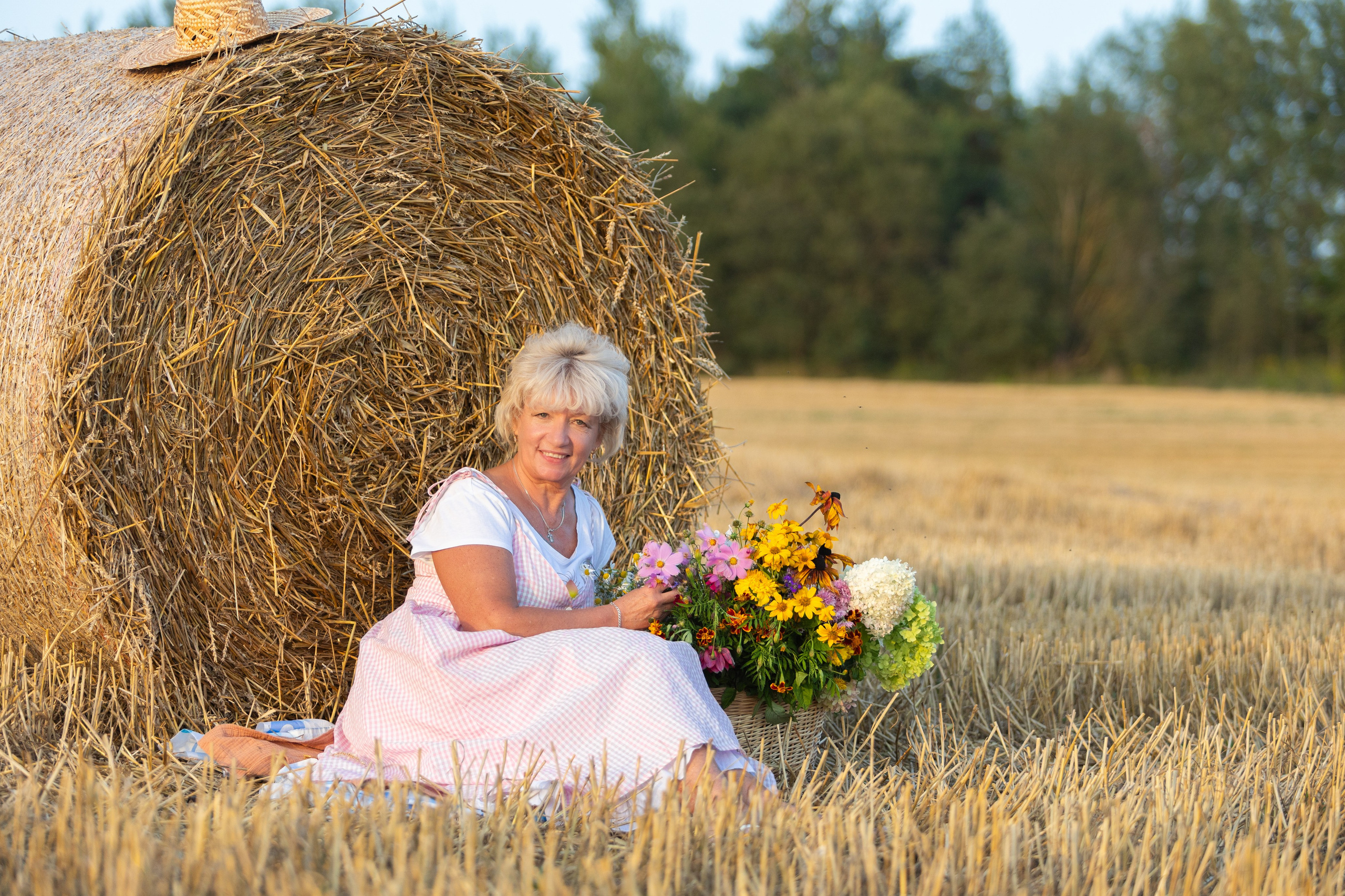 Фотосъемка в поле с Анной Николаевной. Профессиональный интерьерный и репортажный фотограф Минск и РБ. Максим Орлов