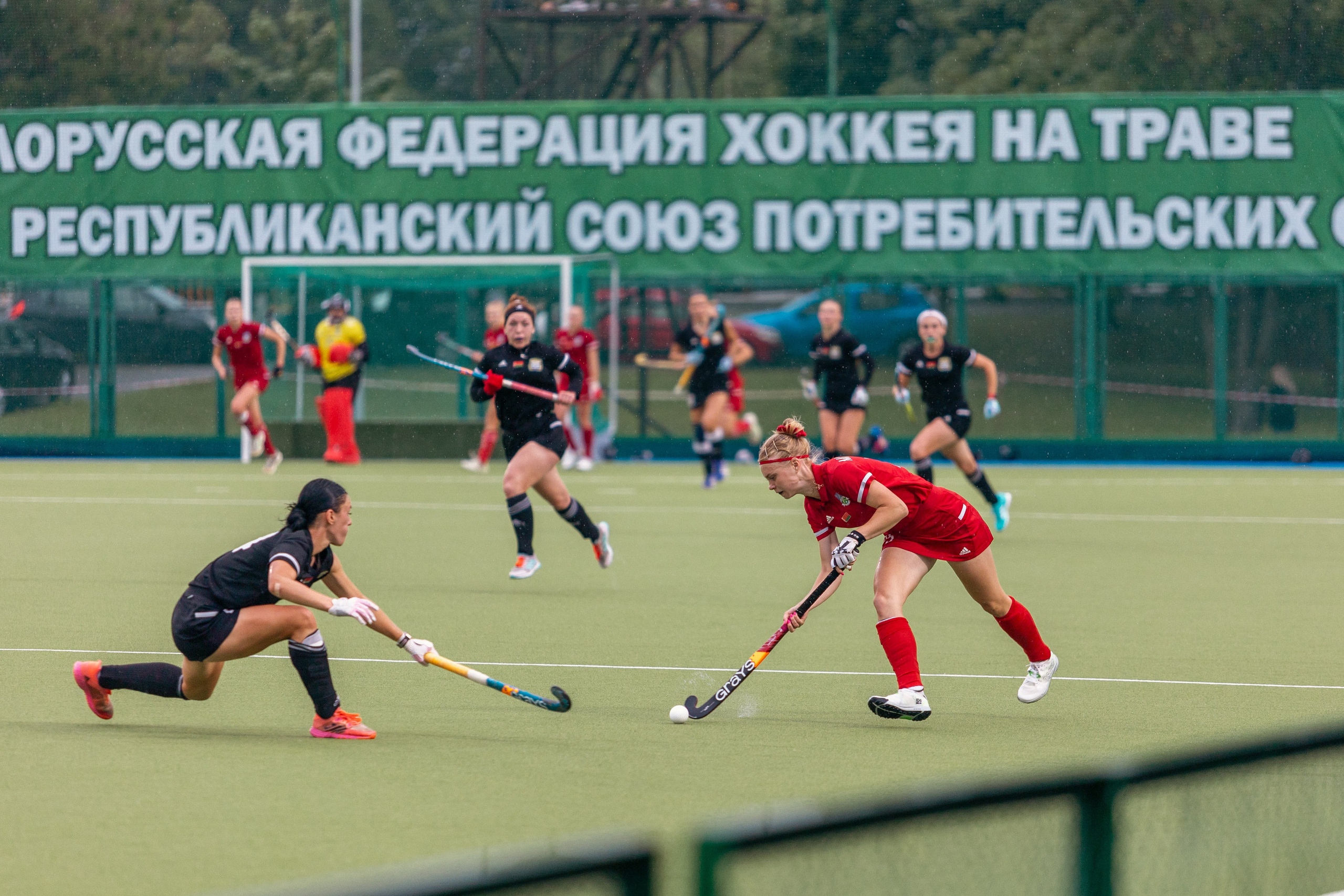 Хоккей на траве. Девушки. ХК Минск — ХК Виктория (Смолевичи) 10.06.2024. Профессиональный интерьерный и репортажный фотограф Минск и РБ. Максим Орлов