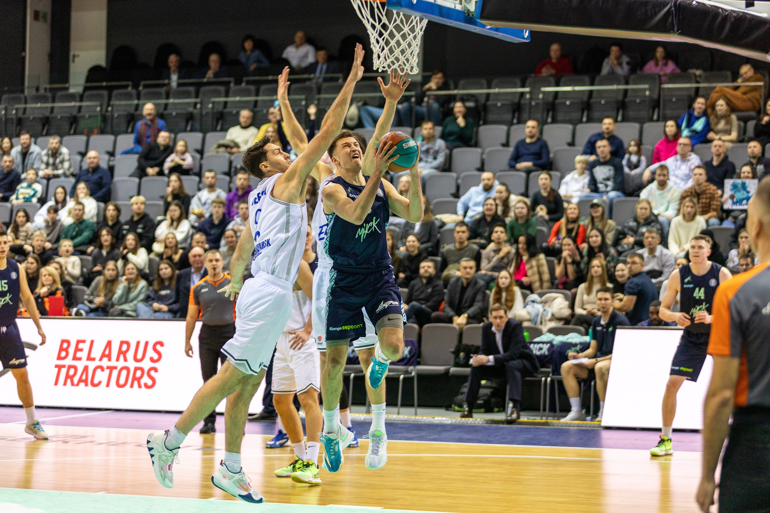 Баскетбол. Лучшие кадры. Минск — Енисей. 11.12.2023. Профессиональный интерьерный и репортажный фотограф Минск и РБ. Максим Орлов