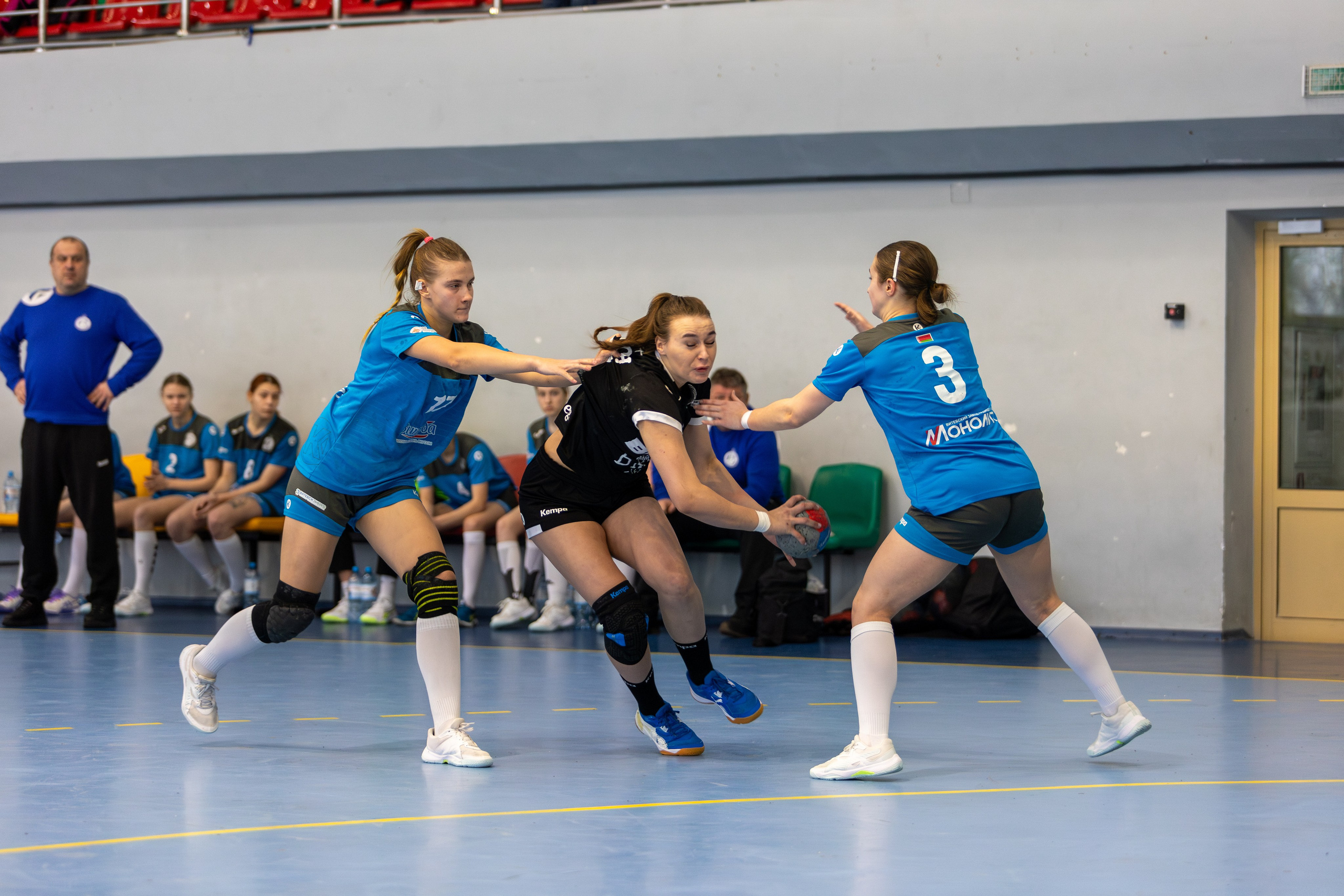 Гандбол. Лучшие кадры. БНТУ — Витебчанка. Профессиональный интерьерный и репортажный фотограф Минск и РБ. Максим Орлов