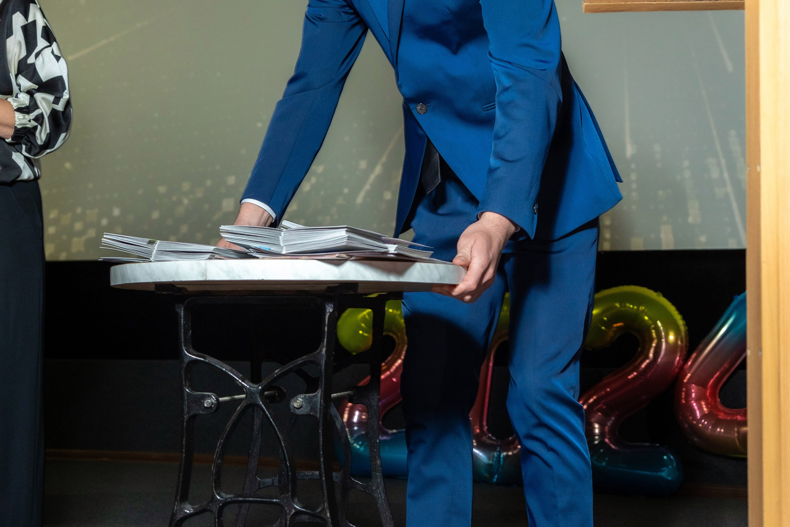 Вручение дипломов. 47 школа. Профессиональный интерьерный и репортажный фотограф Минск и РБ. Максим Орлов