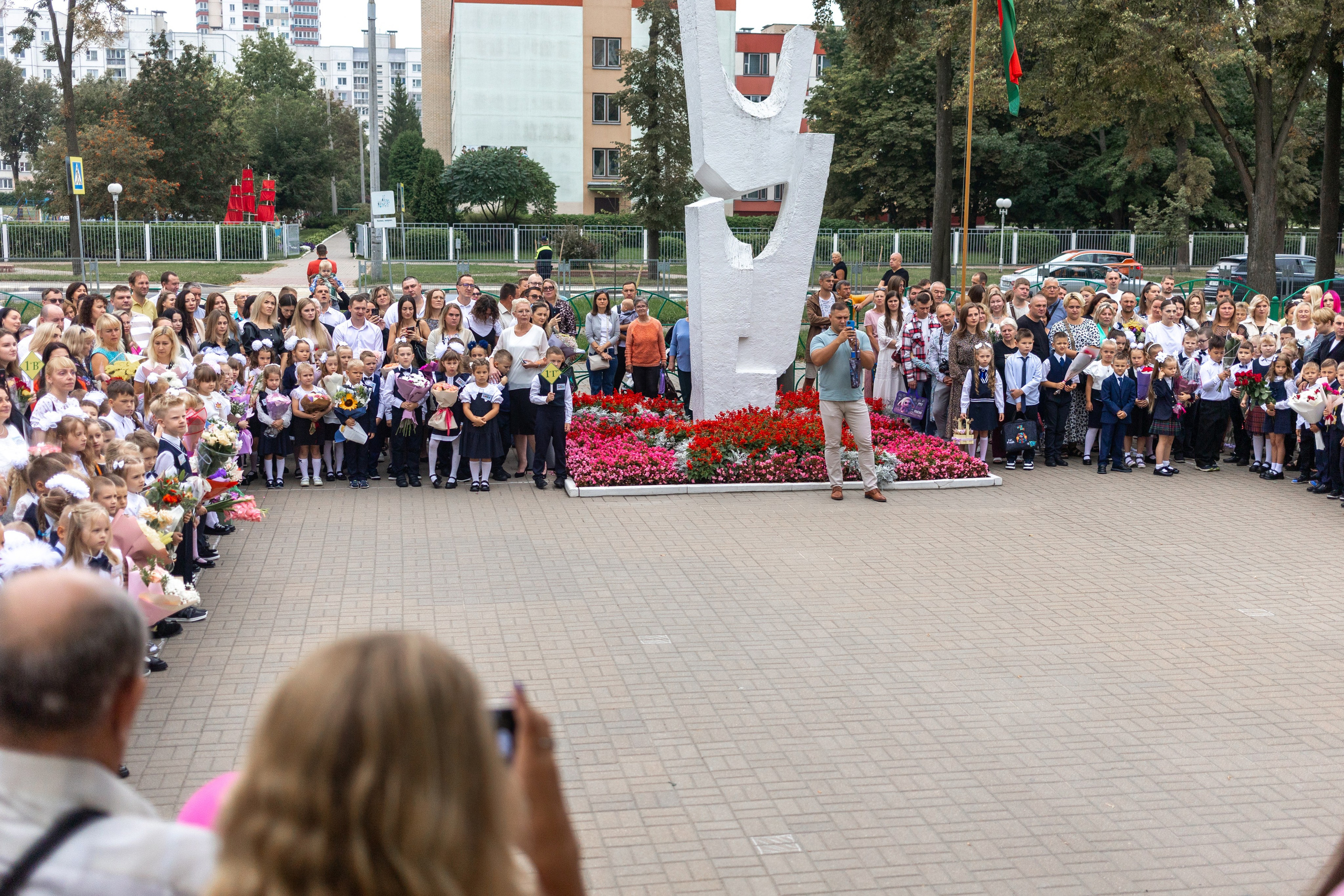 Линейка 1-го сентября. Профессиональный интерьерный и репортажный фотограф Минск и РБ. Максим Орлов