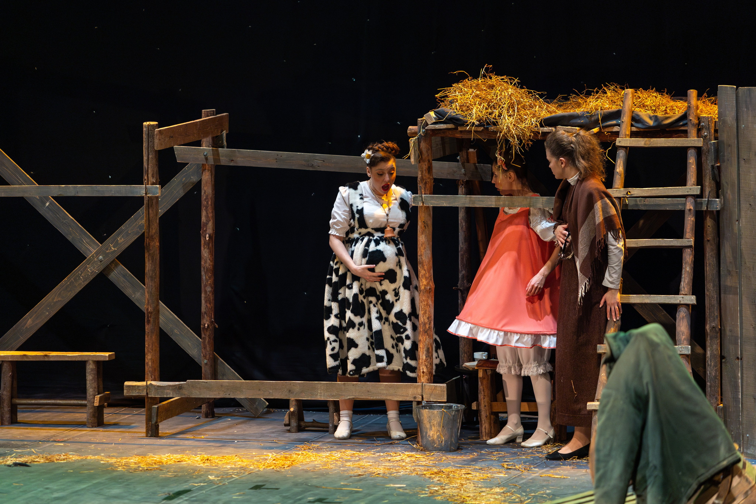 Театр белорусской армии «Очень простая история». Профессиональный интерьерный и репортажный фотограф Минск и РБ. Максим Орлов