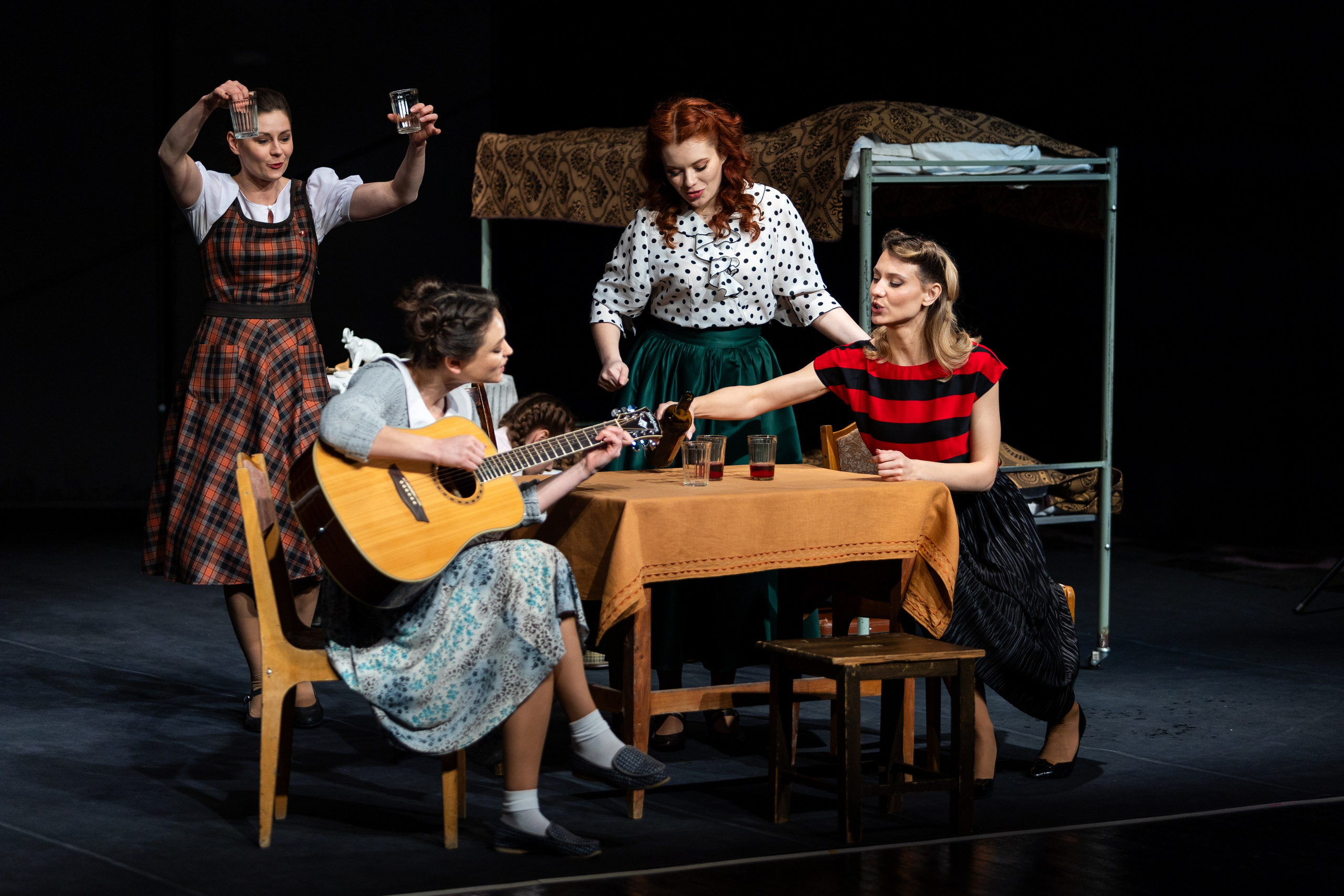 Новый театр «Фабричная девчонка». Профессиональный интерьерный и репортажный фотограф Минск и РБ. Максим Орлов