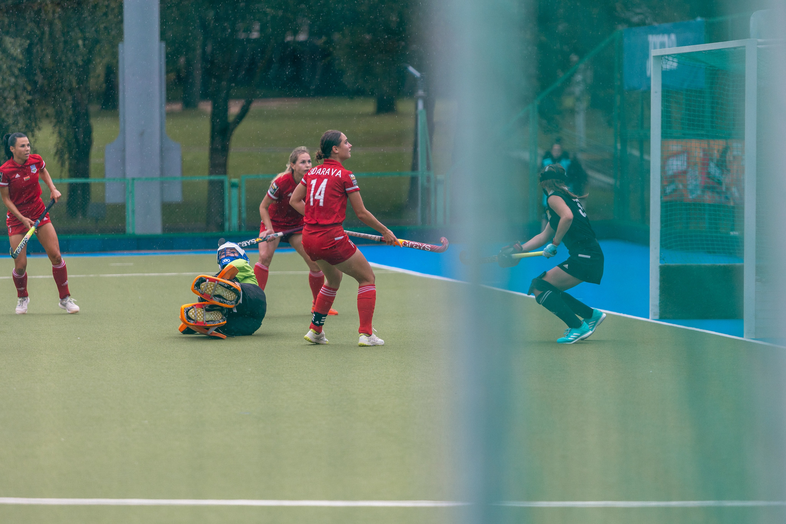 Хоккей на траве. Девушки. ХК Минск — ХК Виктория (Смолевичи) 10.06.2024. Профессиональный интерьерный и репортажный фотограф Минск и РБ. Максим Орлов