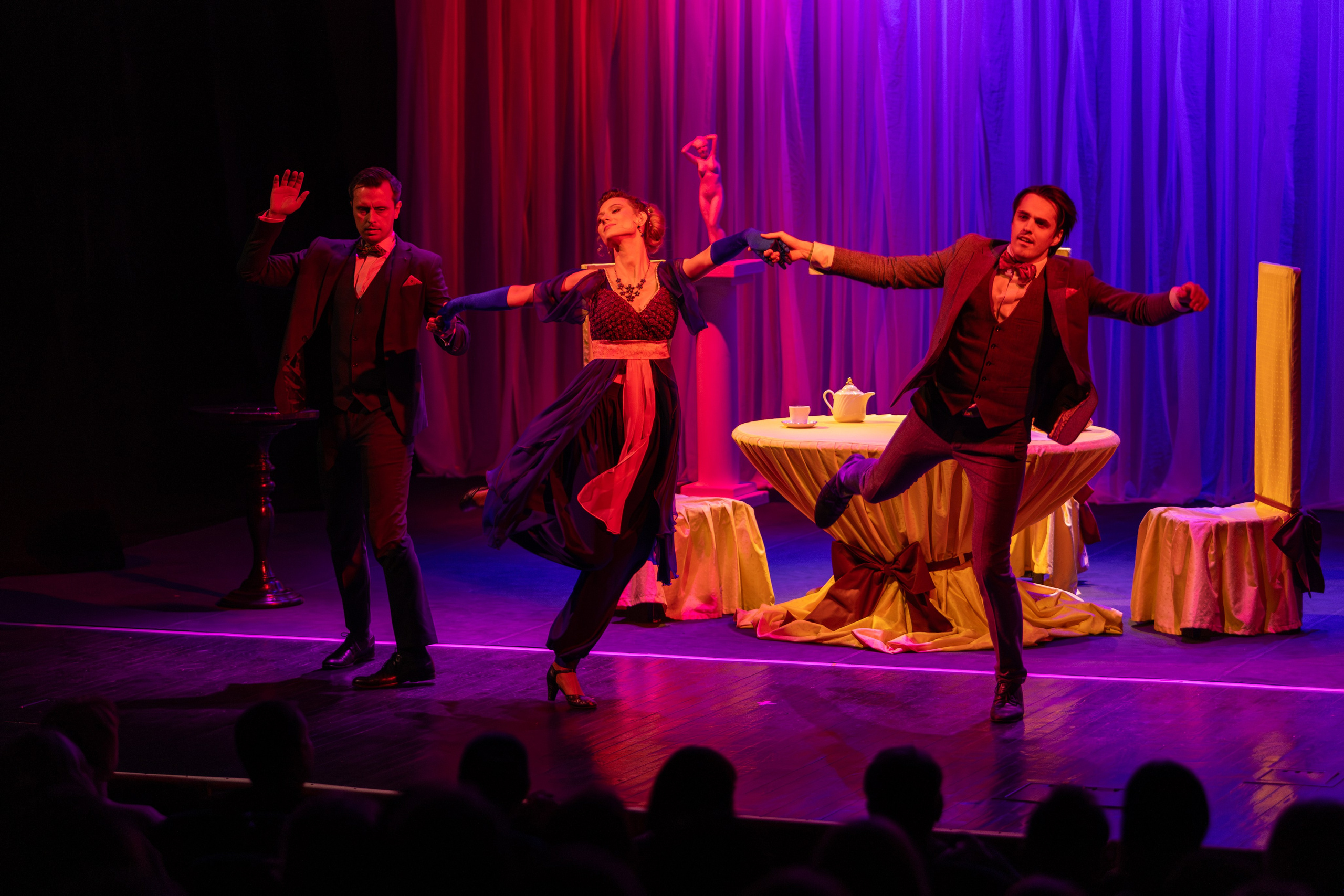 Новый театр «Как важно быть серьезным». Профессиональный интерьерный и репортажный фотограф Минск и РБ. Максим Орлов