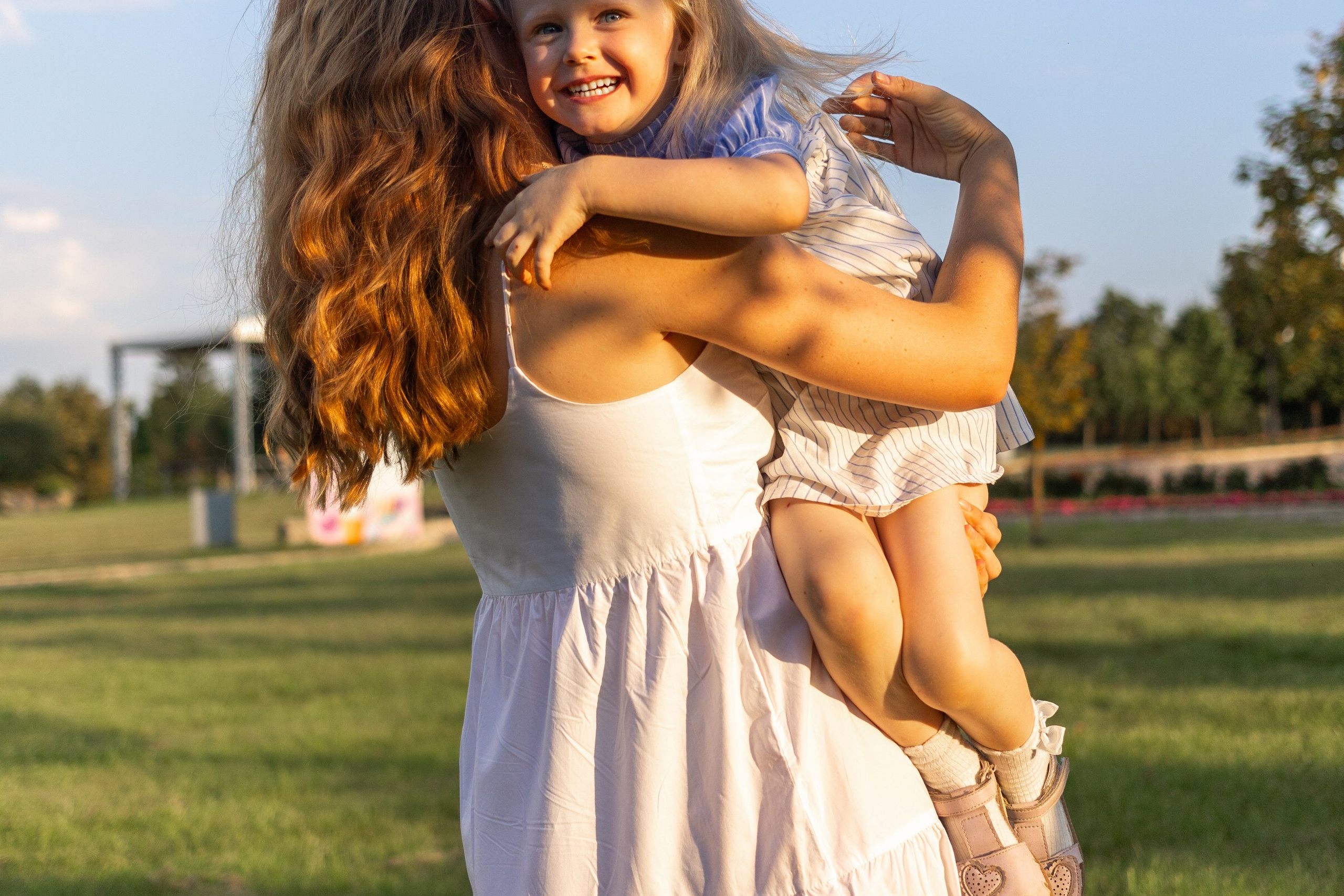 Стеша с мамой. Профессиональный интерьерный и репортажный фотограф Минск и РБ. Максим Орлов