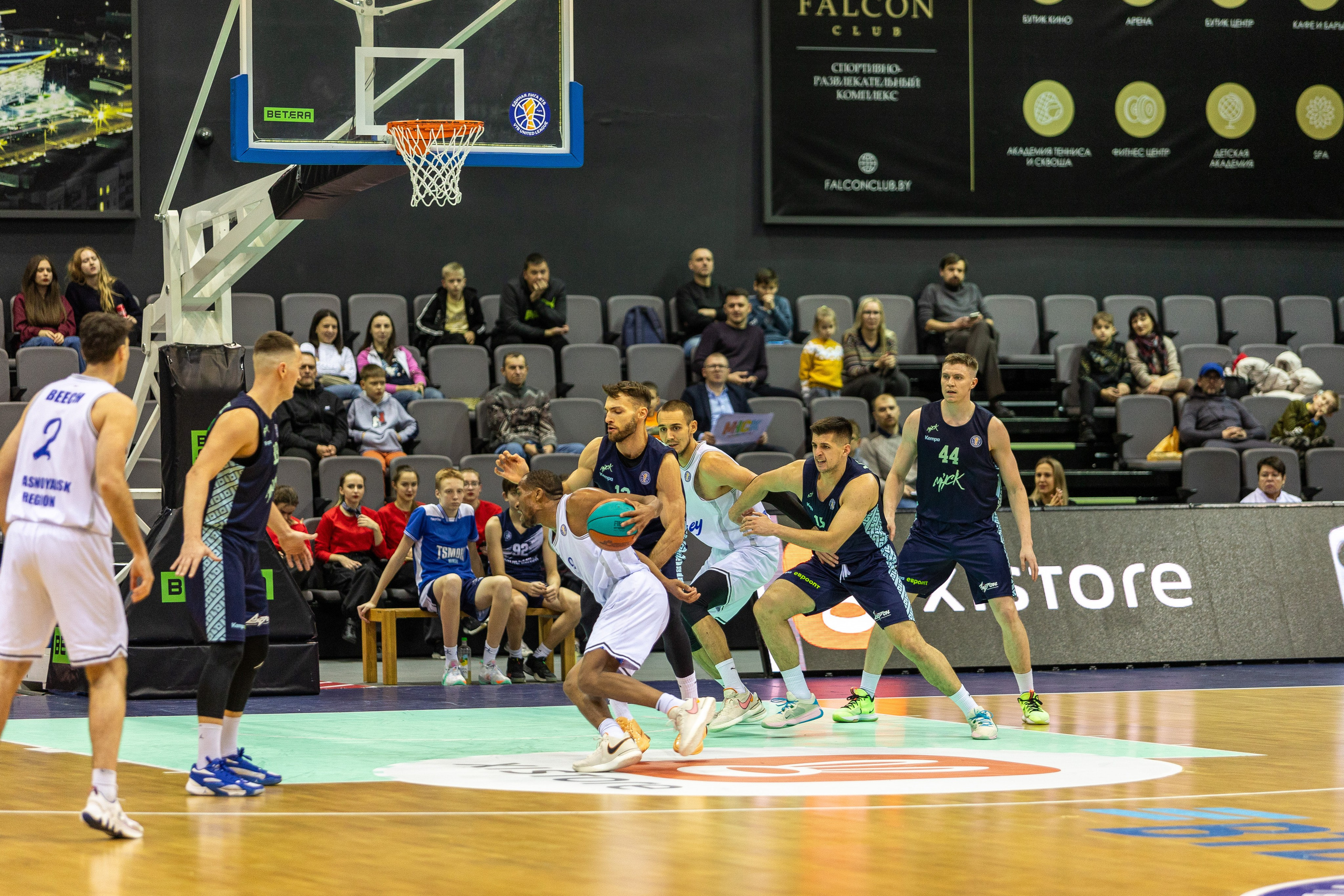 Баскетбол. Лучшие кадры. Минск — Енисей. 11.12.2023. Профессиональный интерьерный и репортажный фотограф Минск и РБ. Максим Орлов