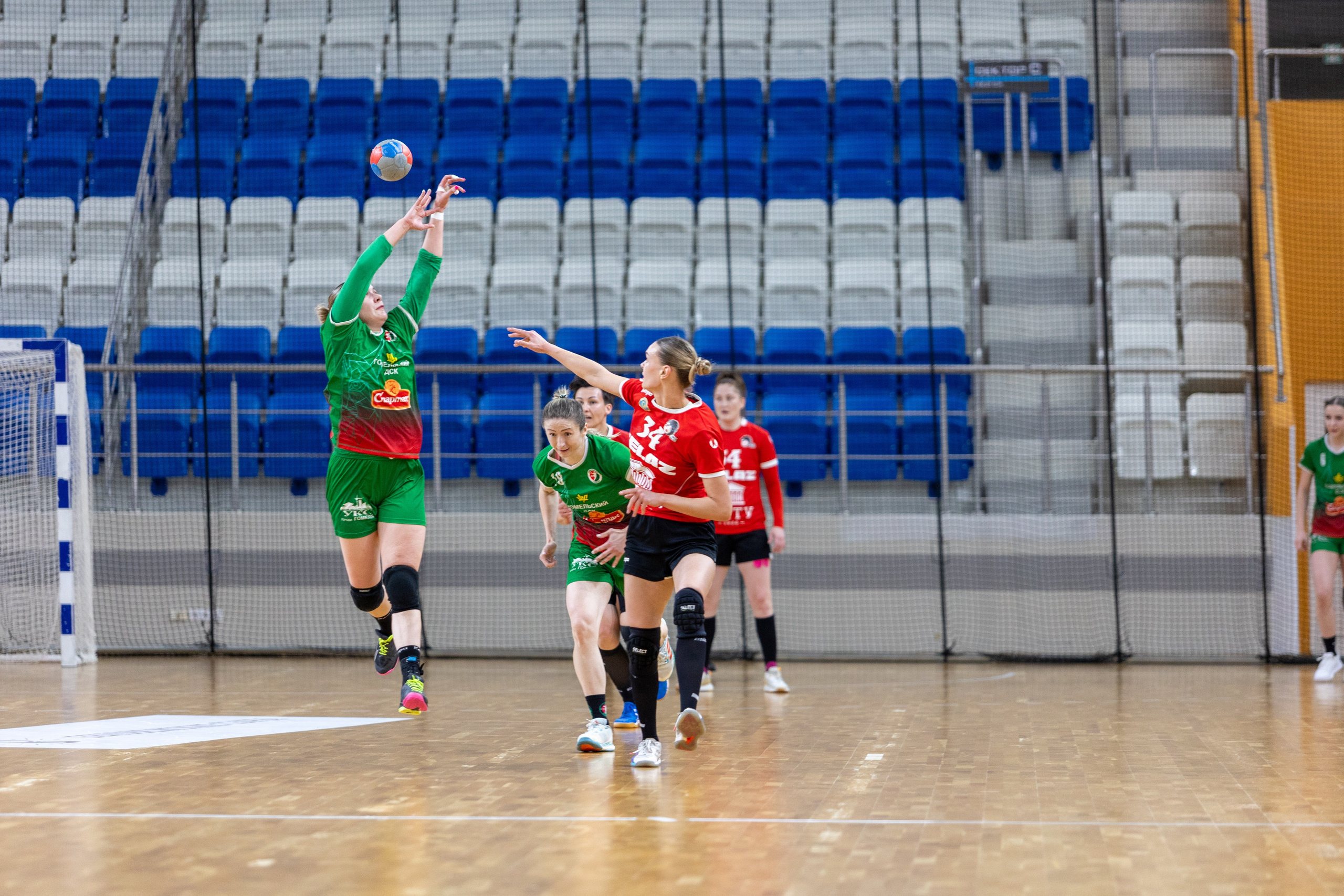 Гандбол. Финал. БНТУ — Гомель. 25.05.2024. Профессиональный интерьерный и репортажный фотограф Минск и РБ. Максим Орлов