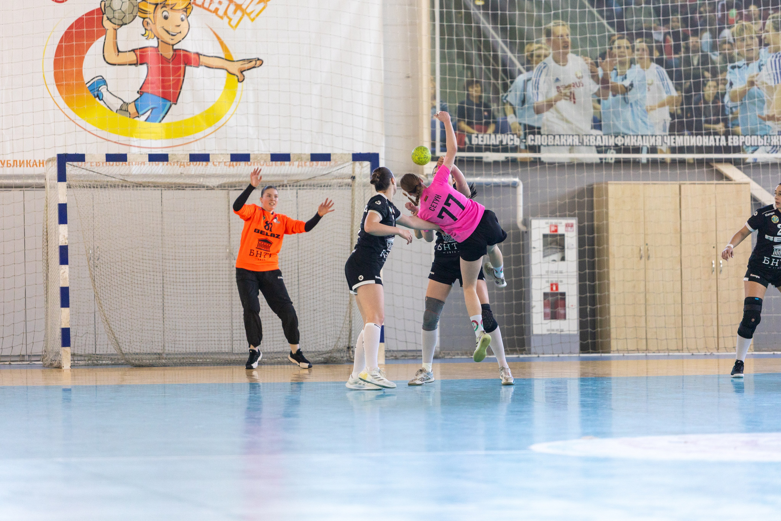 Женский гандбол. Лучшие кадры. БНТУ — Звезда. 08.02.2025. Профессиональный интерьерный и репортажный фотограф Минск и РБ. Максим Орлов