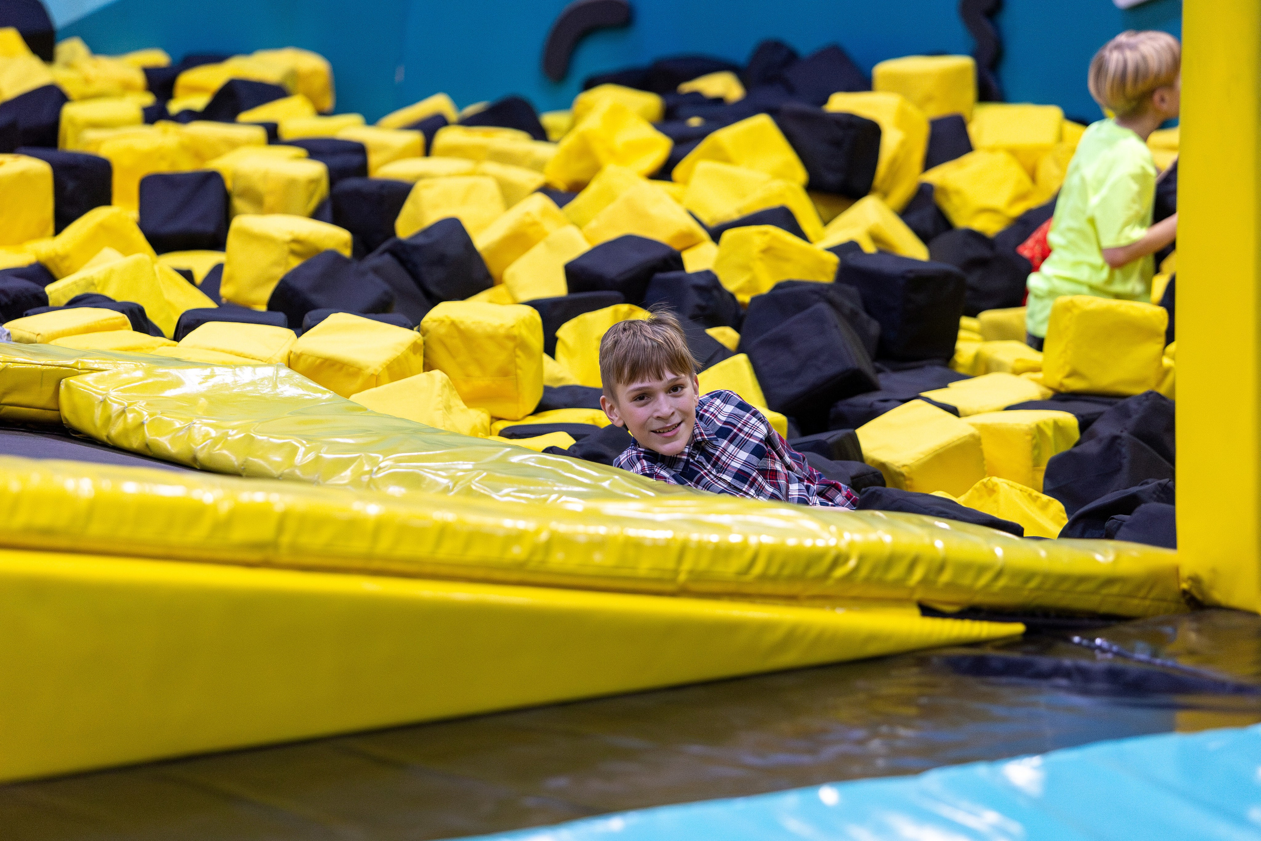 ДР Влада (батутная арена). Профессиональный интерьерный и репортажный фотограф Минск и РБ. Максим Орлов
