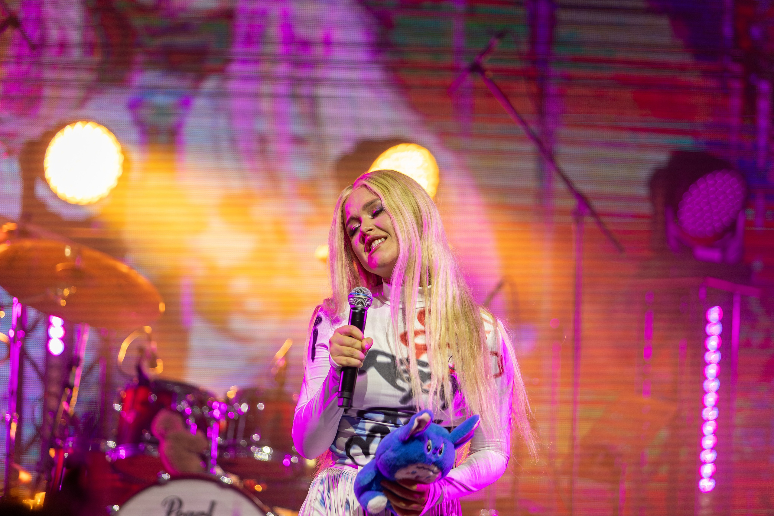 Концерт Насти Кравченко. Профессиональный интерьерный и репортажный фотограф Минск и РБ. Максим Орлов