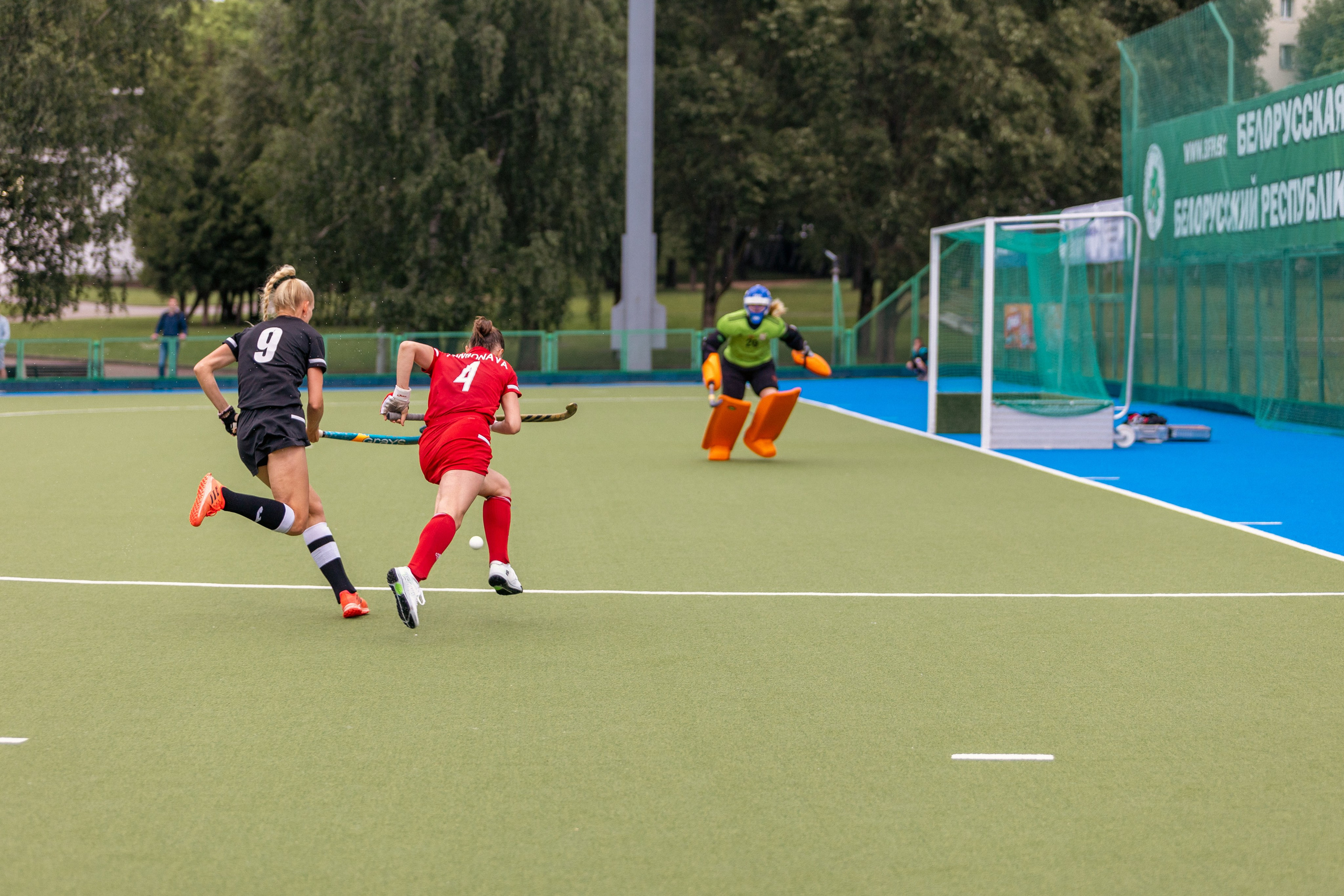 Хоккей на траве. Девушки. ХК Минск — ХК Виктория (Смолевичи) 10.06.2024. Профессиональный интерьерный и репортажный фотограф Минск и РБ. Максим Орлов