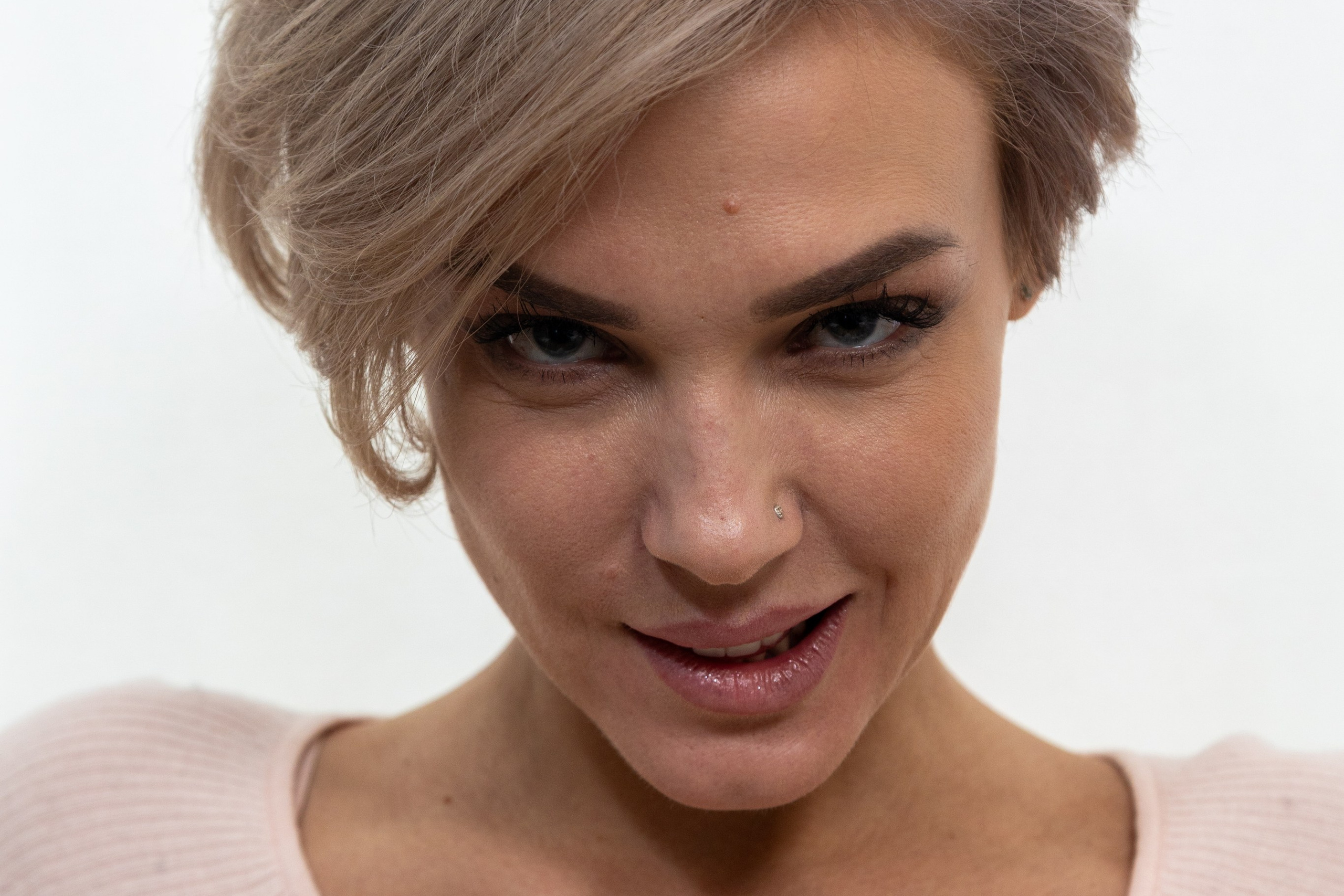 Реклама салона красоты «Манго». Профессиональный интерьерный и репортажный фотограф Минск и РБ. Максим Орлов