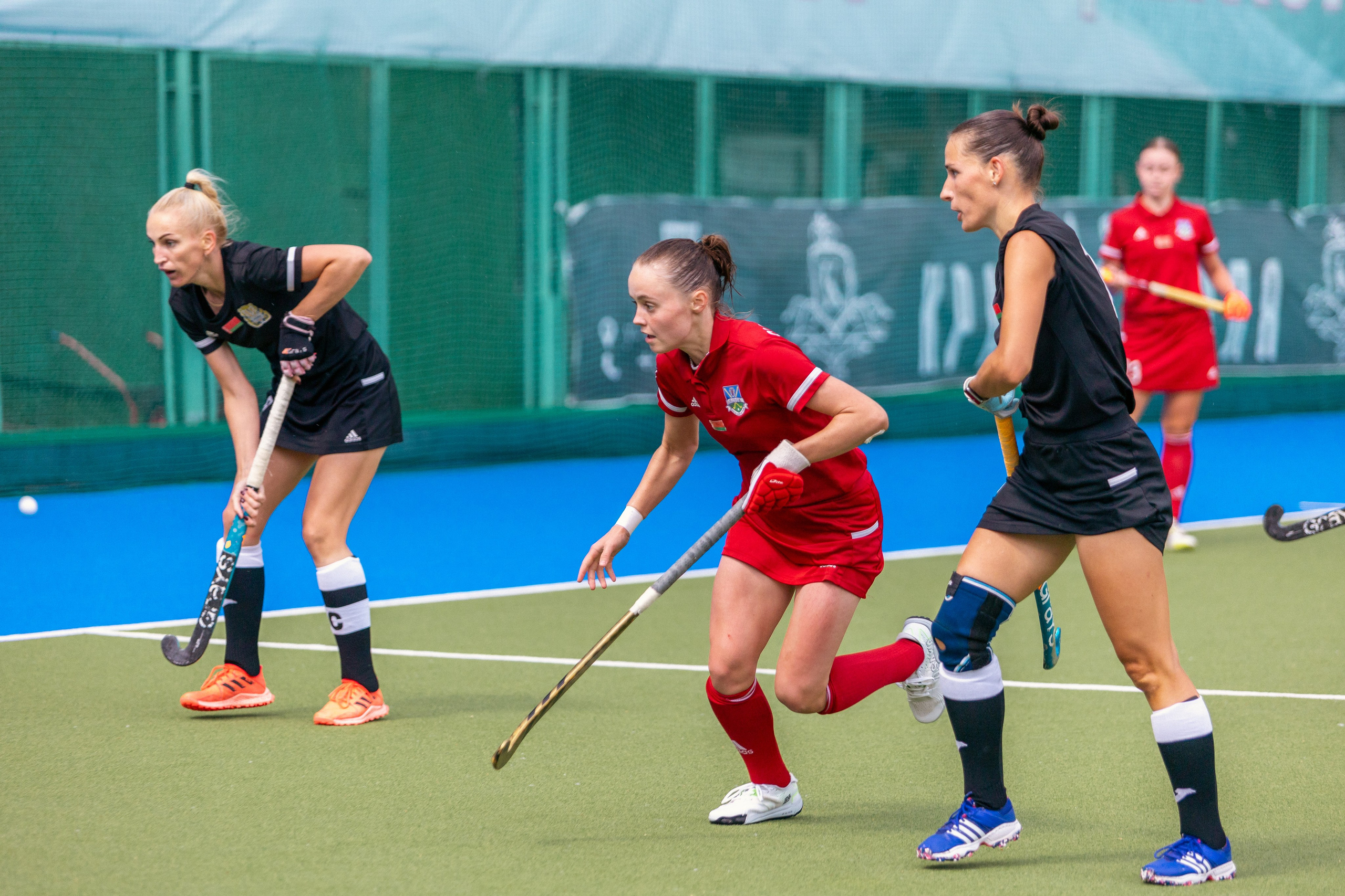 Хоккей на траве. Девушки. ХК Минск — ХК Виктория (Смолевичи) 10.06.2024. Профессиональный интерьерный и репортажный фотограф Минск и РБ. Максим Орлов