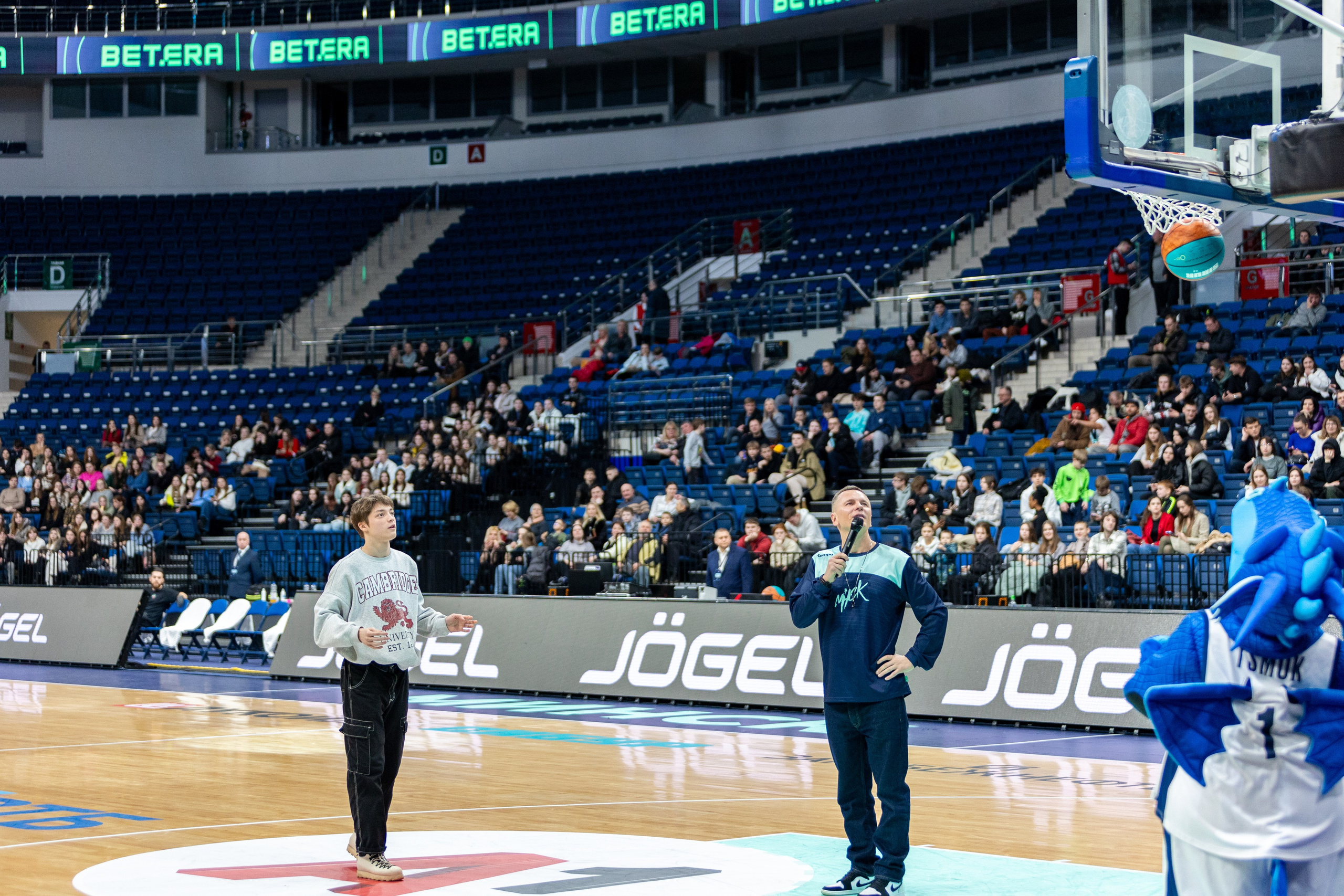 Баскетбол. Лучшие кадры. Минск — Уралмаш 13.02.2024. Профессиональный интерьерный и репортажный фотограф Минск и РБ. Максим Орлов