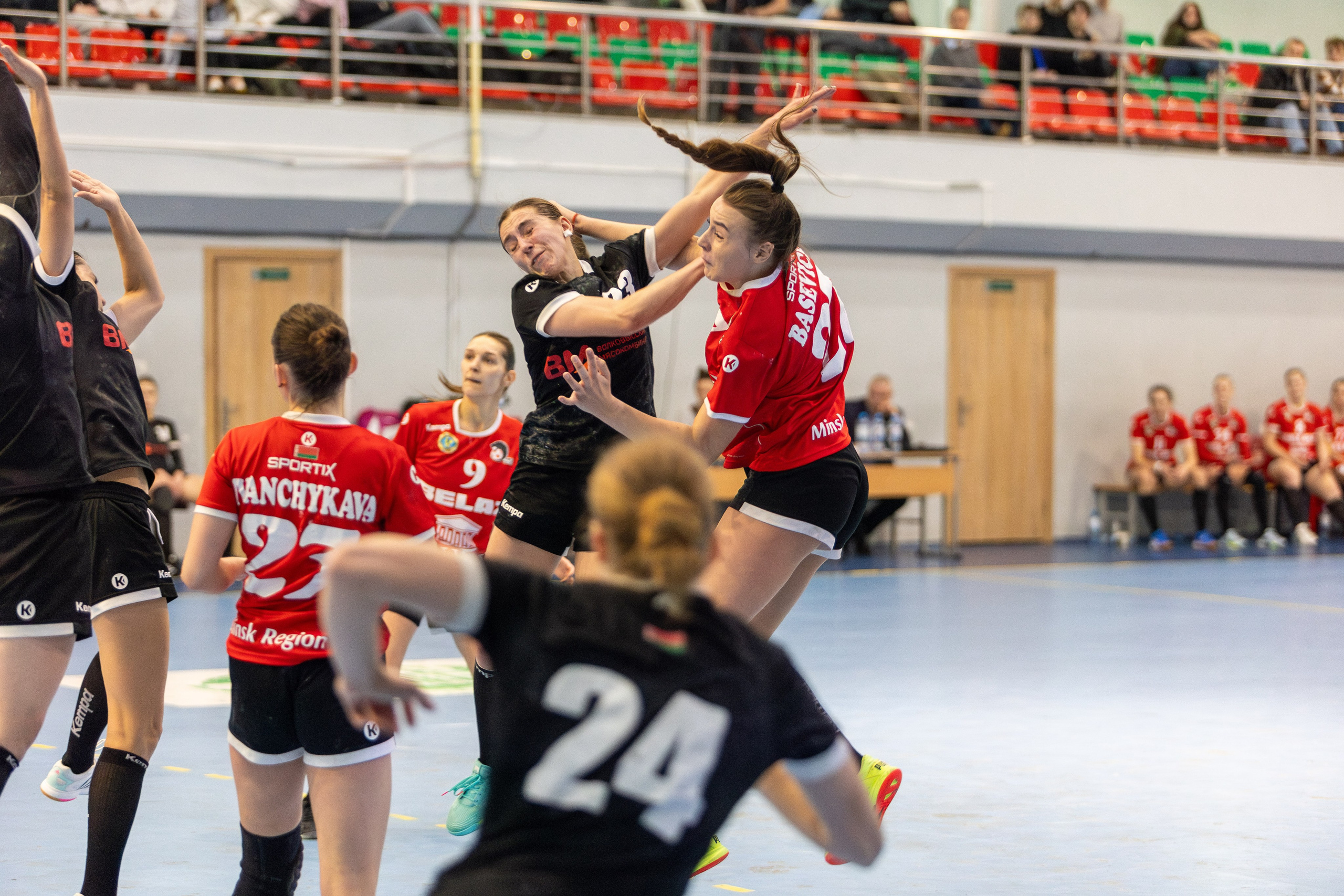 Гандбол. Лучшие кадры. БНТУ — Гродничанка. 13.12.2023. Профессиональный интерьерный и репортажный фотограф Минск и РБ. Максим Орлов