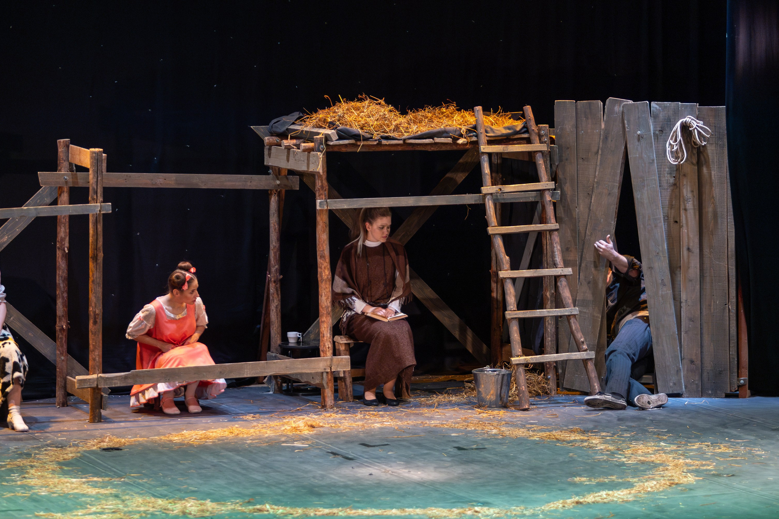 Театр белорусской армии «Очень простая история». Профессиональный интерьерный и репортажный фотограф Минск и РБ. Максим Орлов