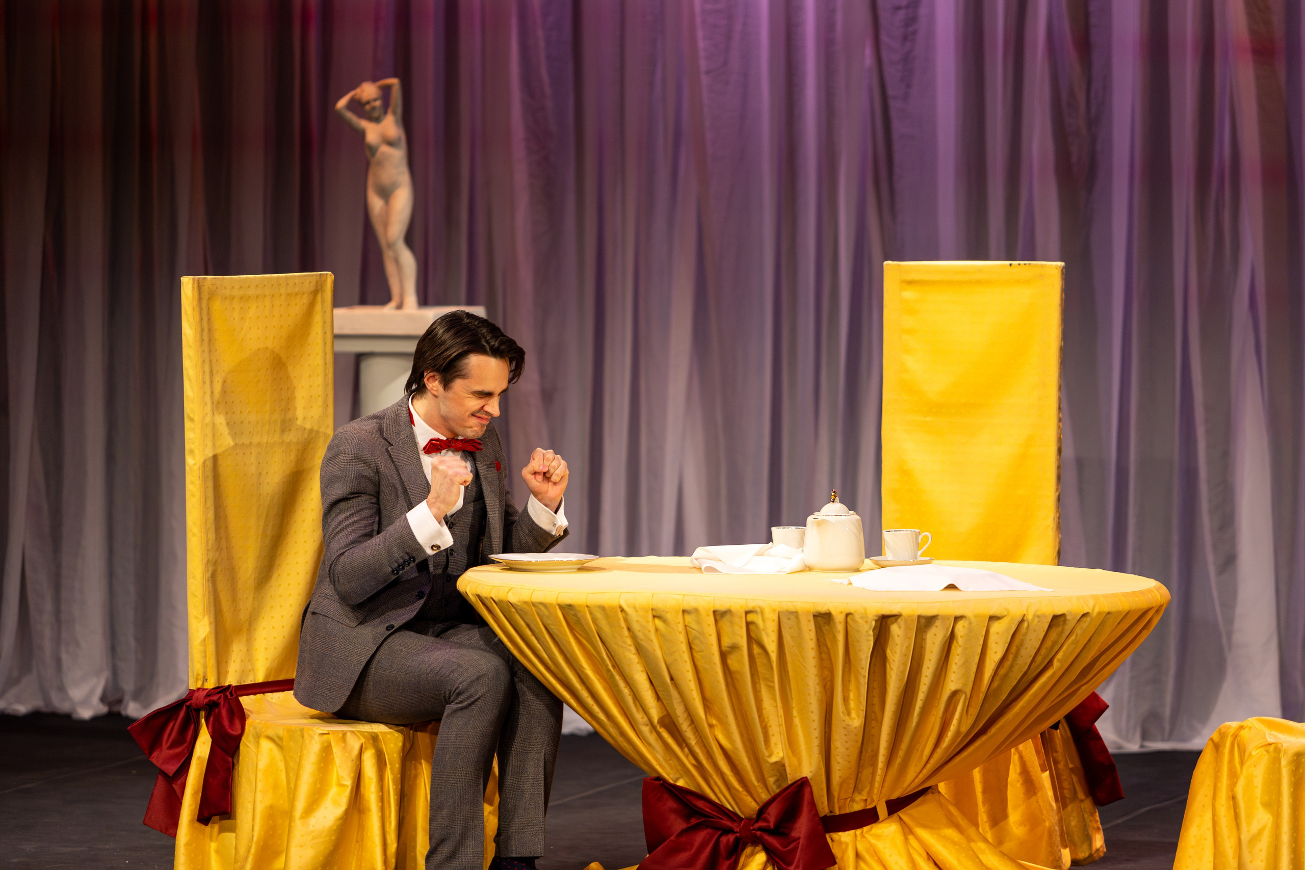 Новый театр «Как важно быть серьезным». Профессиональный интерьерный и репортажный фотограф Минск и РБ. Максим Орлов