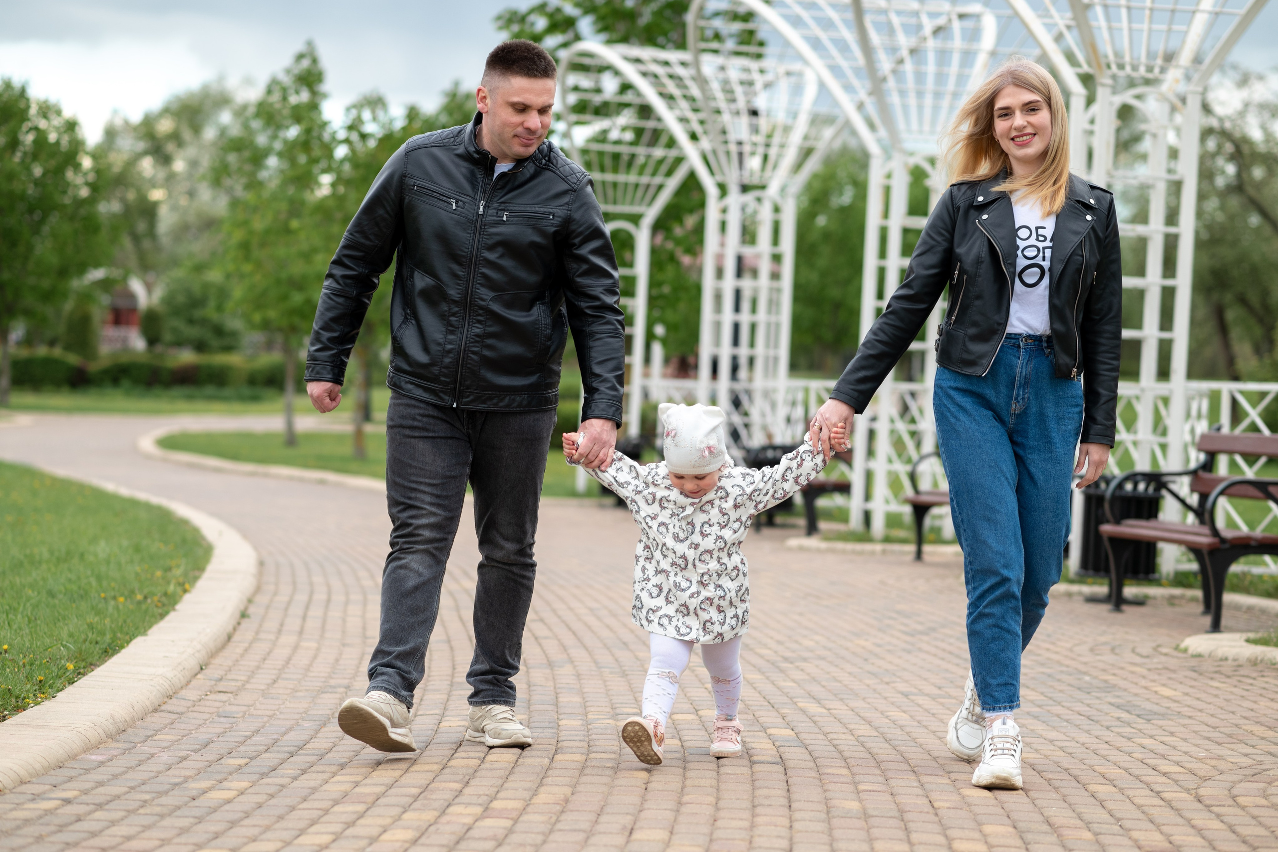 Олег, Каролина и Стефания. Профессиональный интерьерный и репортажный фотограф Минск и РБ. Максим Орлов