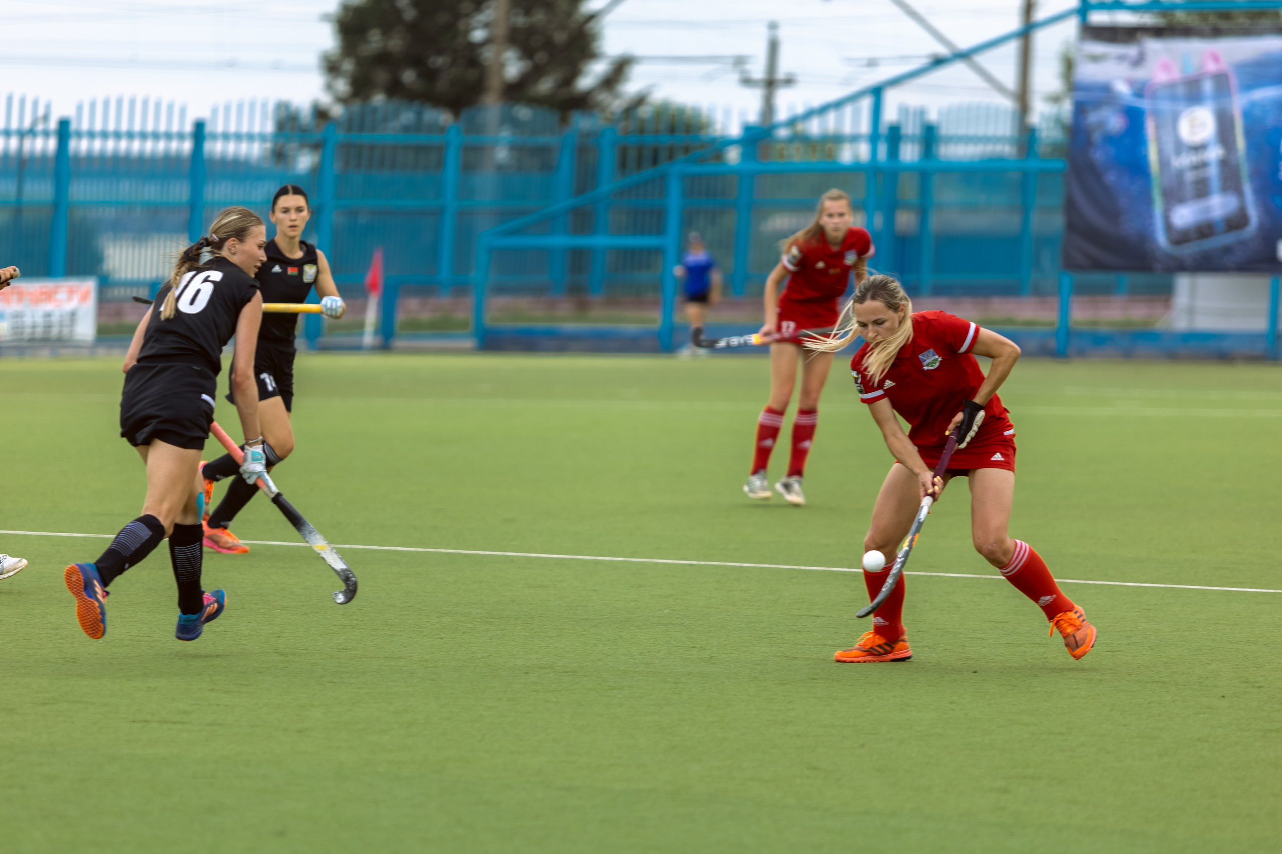 Хоккей на траве. Девушки. Минск — Виктория. 16.06.2024. Профессиональный интерьерный и репортажный фотограф Минск и РБ. Максим Орлов