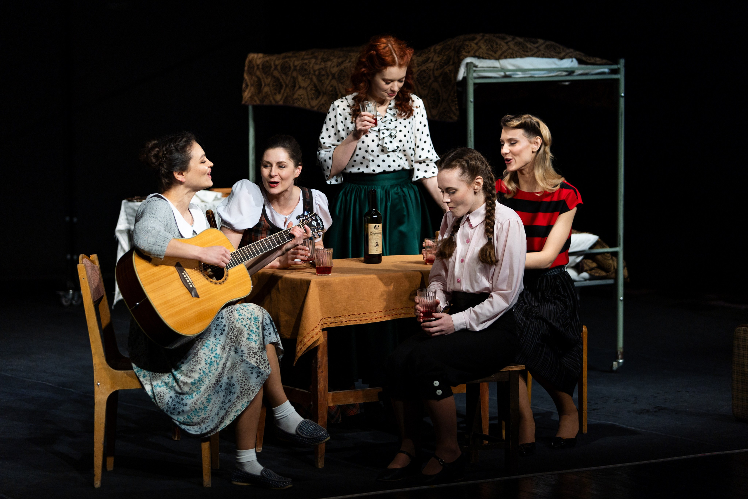 Новый театр «Фабричная девчонка». Профессиональный интерьерный и репортажный фотограф Минск и РБ. Максим Орлов