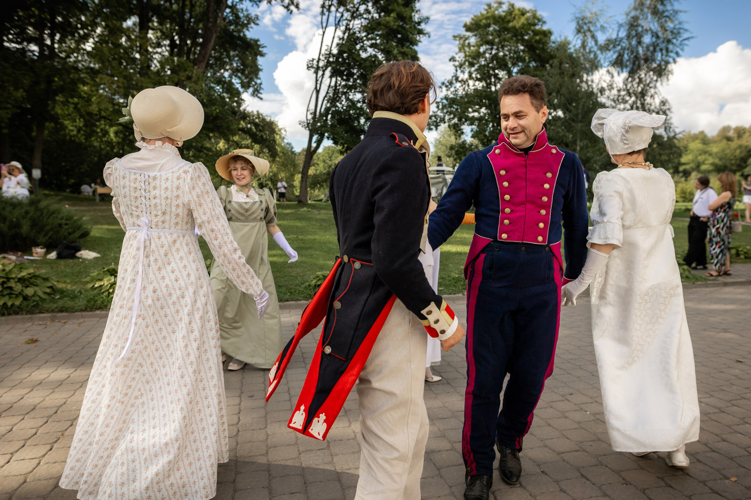 Пикник начала 19 века. Профессиональный интерьерный и репортажный фотограф Минск и РБ. Максим Орлов