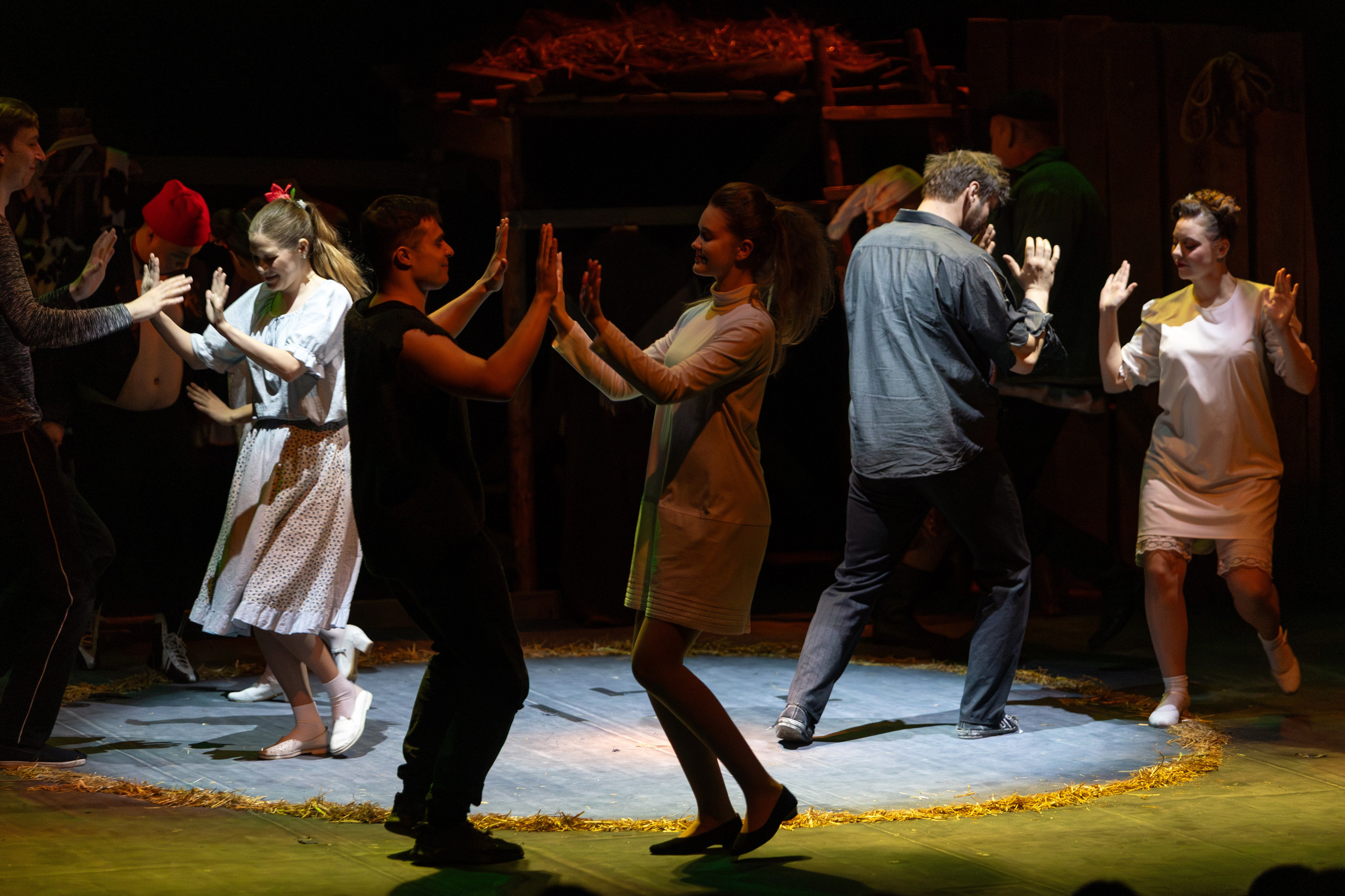 Театр белорусской армии «Очень простая история». Профессиональный интерьерный и репортажный фотограф Минск и РБ. Максим Орлов