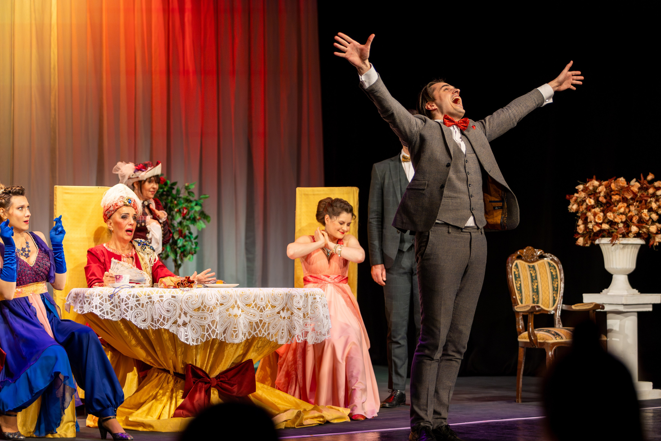 Новый театр «Как важно быть серьезным». Профессиональный интерьерный и репортажный фотограф Минск и РБ. Максим Орлов