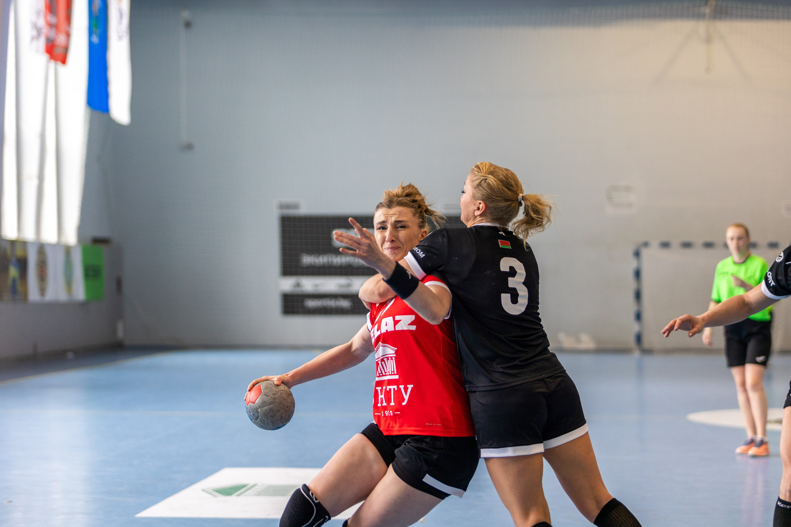 Гандбол. БНТУ — Березина. Профессиональный интерьерный и репортажный фотограф Минск и РБ. Максим Орлов