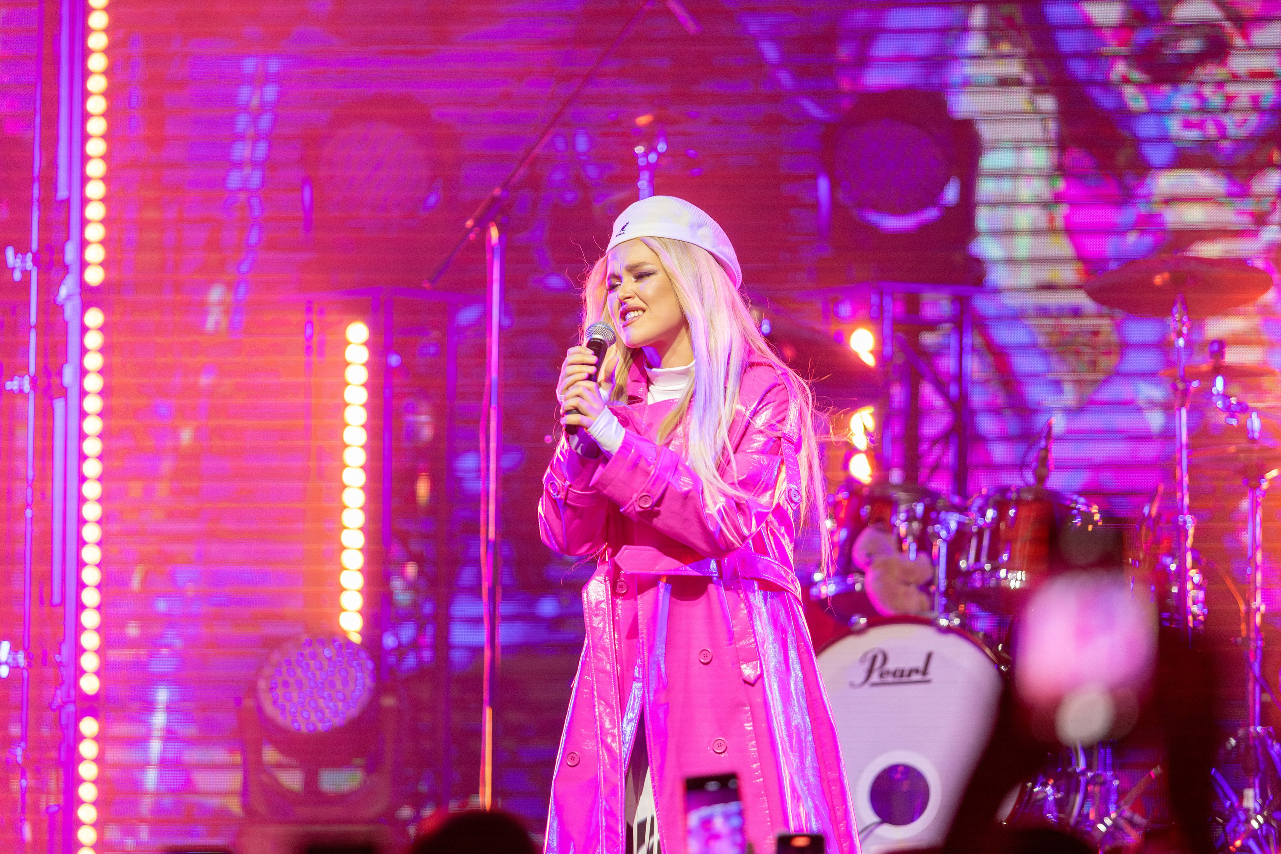 Концерт Насти Кравченко. Профессиональный интерьерный и репортажный фотограф Минск и РБ. Максим Орлов