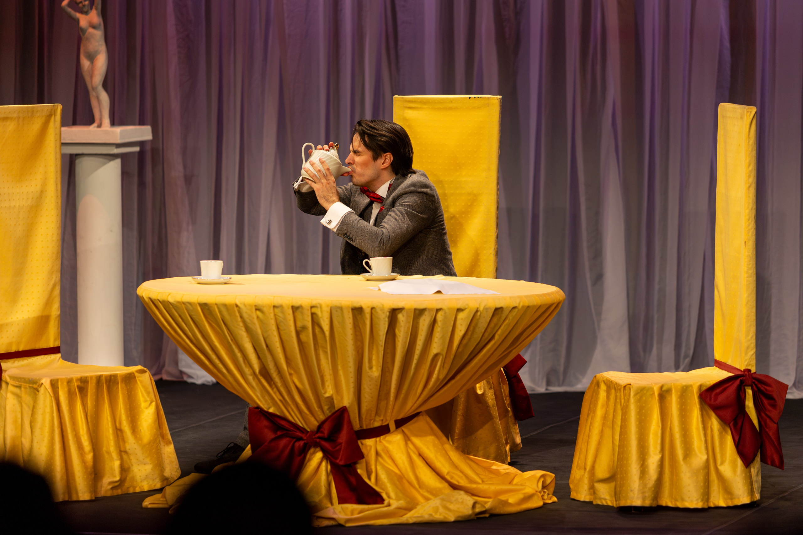 Новый театр «Как важно быть серьезным». Профессиональный интерьерный и репортажный фотограф Минск и РБ. Максим Орлов