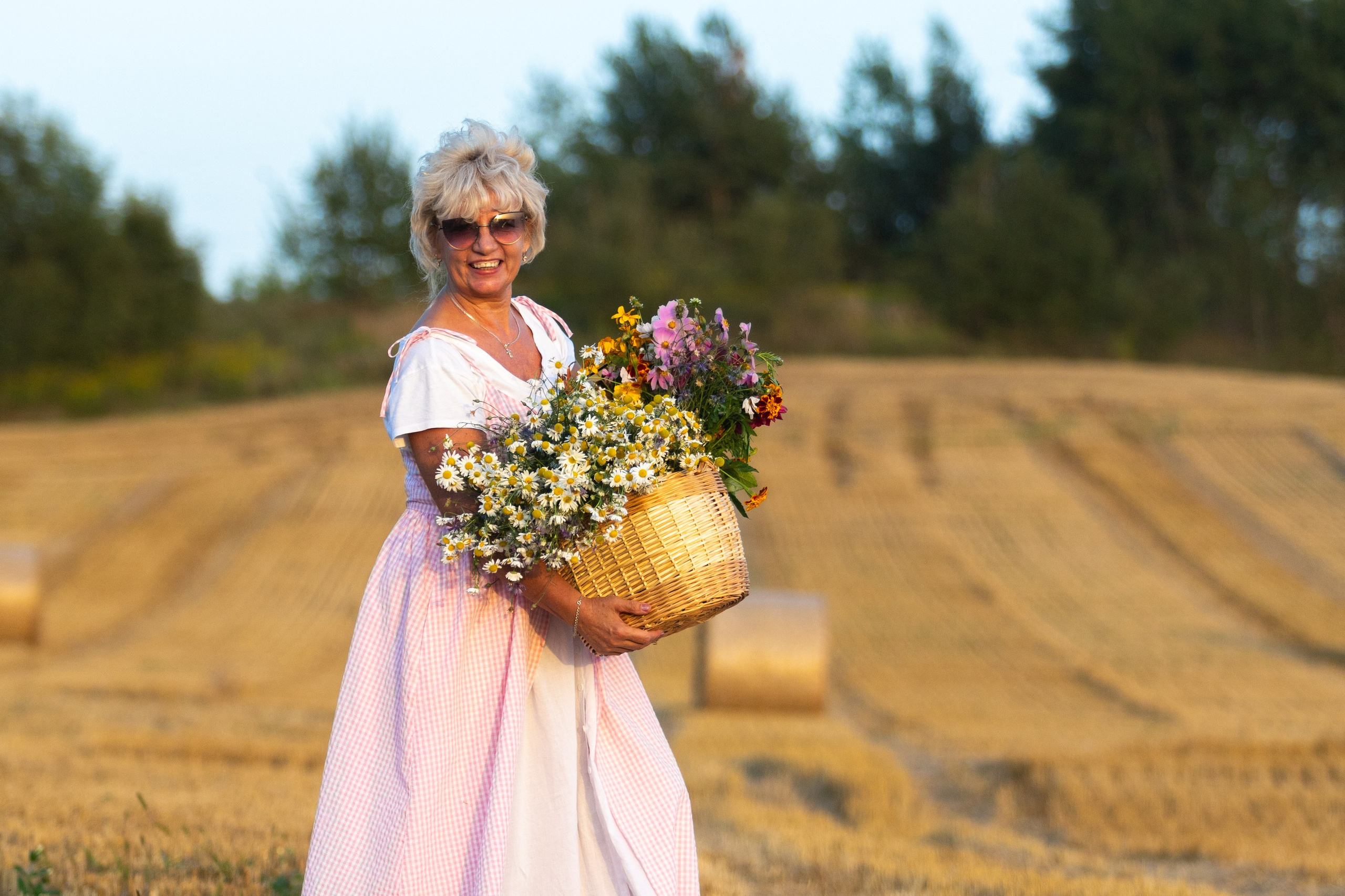 Фотосъемка в поле с Анной Николаевной. Профессиональный интерьерный и репортажный фотограф Минск и РБ. Максим Орлов