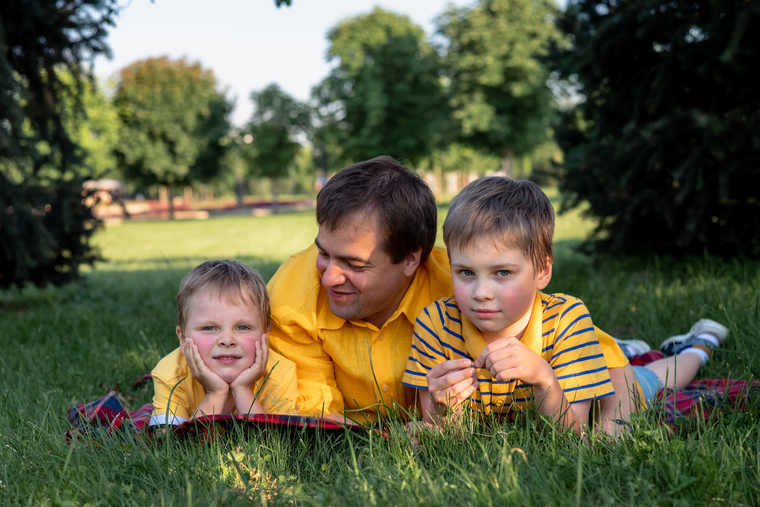 Максим, Алеся и их дети (Кирим, Федя и Зоя). Профессиональный интерьерный и репортажный фотограф Минск и РБ. Максим Орлов