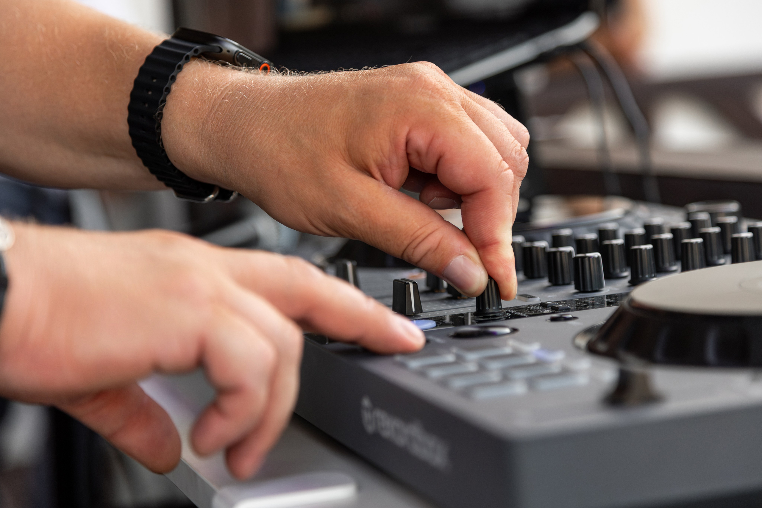 Свадебная фотосессия Дениса и Юли. Профессиональный интерьерный и репортажный фотограф Минск и РБ. Максим Орлов