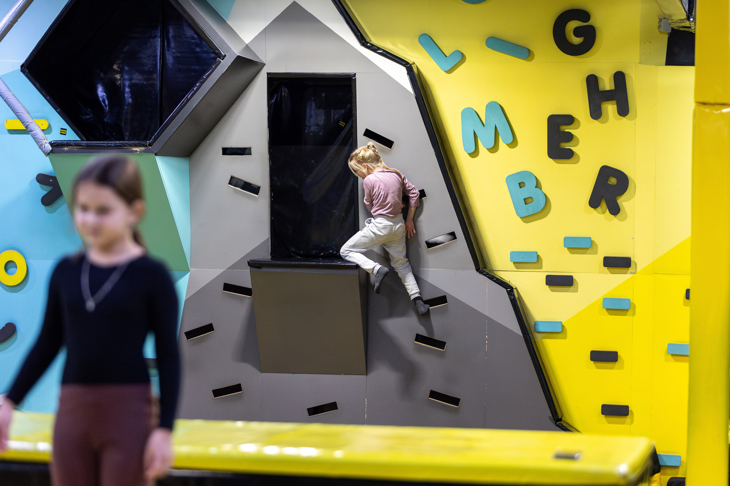 ДР Влада (батутная арена). Профессиональный интерьерный и репортажный фотограф Минск и РБ. Максим Орлов